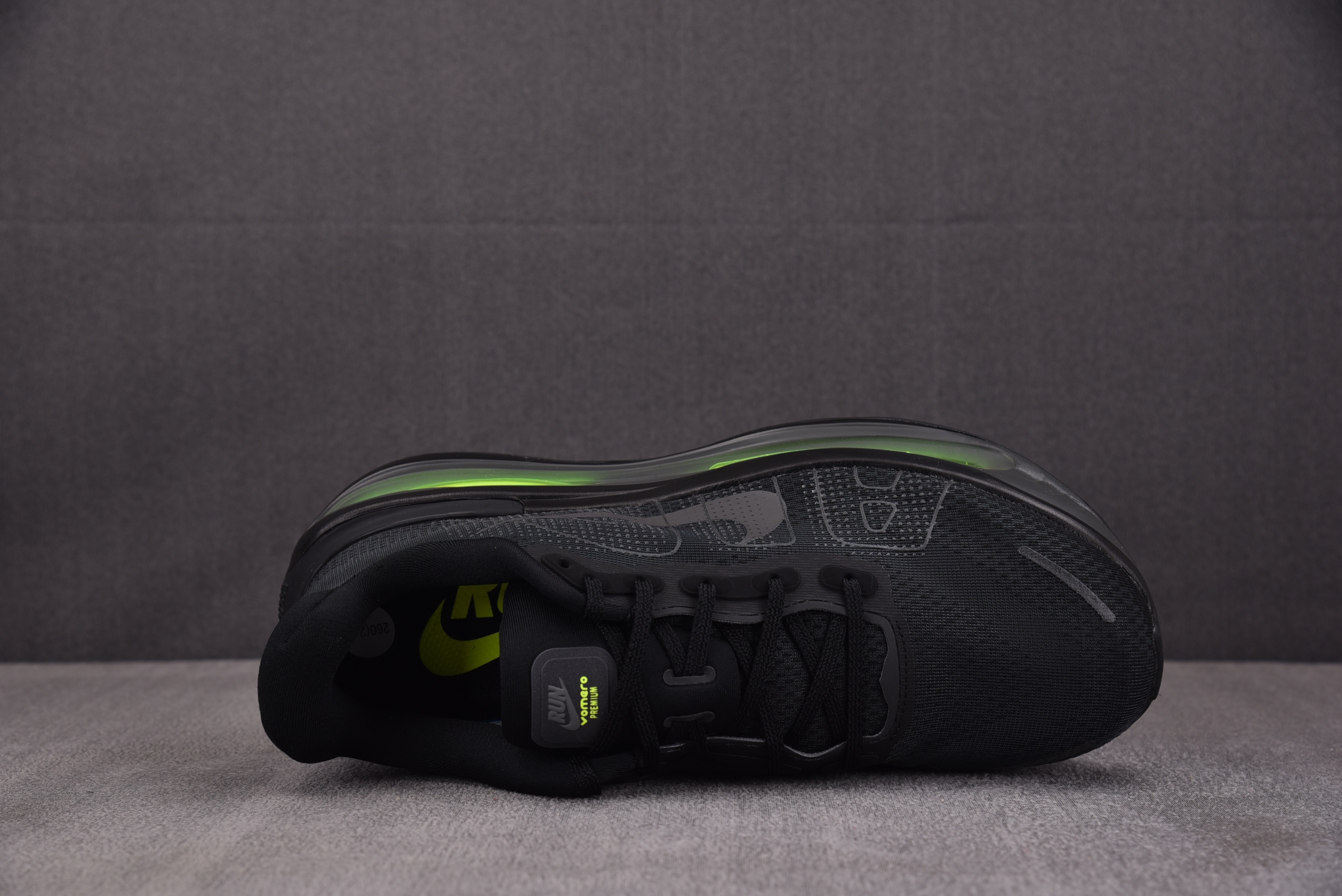 NK Air Zoom Vomero Premium Black Volt 黑色 HQ2050-001 
