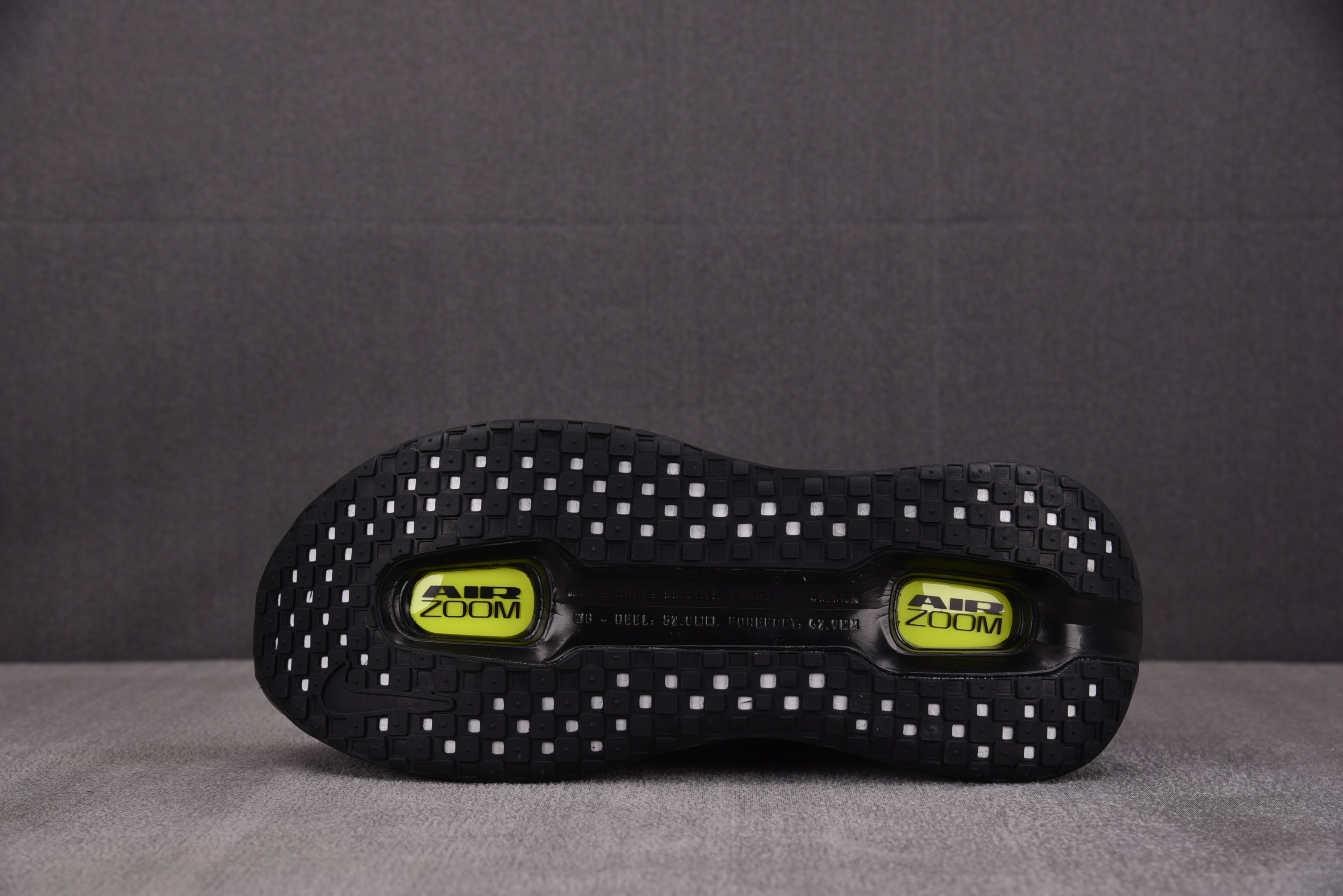 NK Air Zoom Vomero Premium Black Volt 黑色 HQ2050-001 
