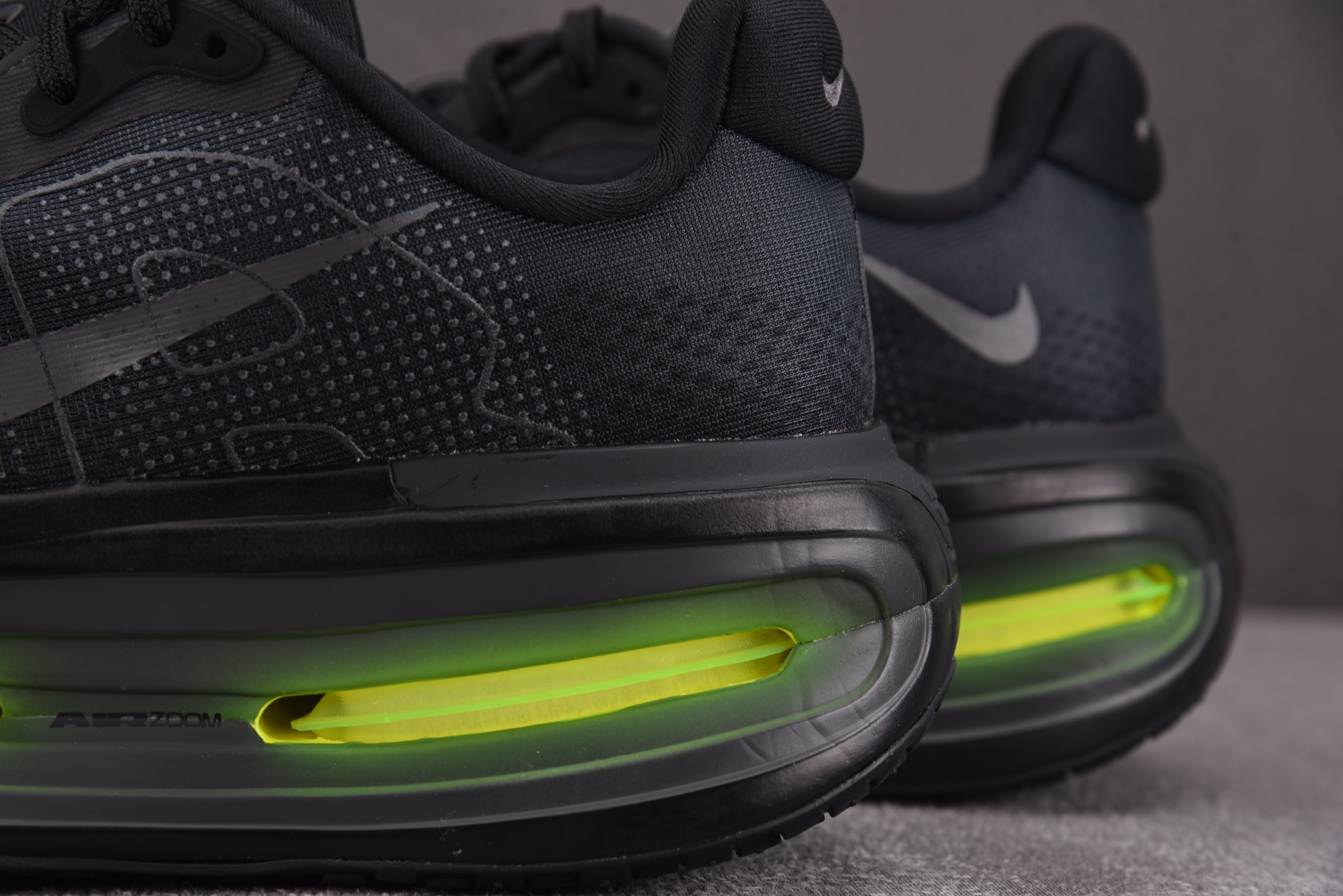 NK Air Zoom Vomero Premium Black Volt 黑色 HQ2050-001 