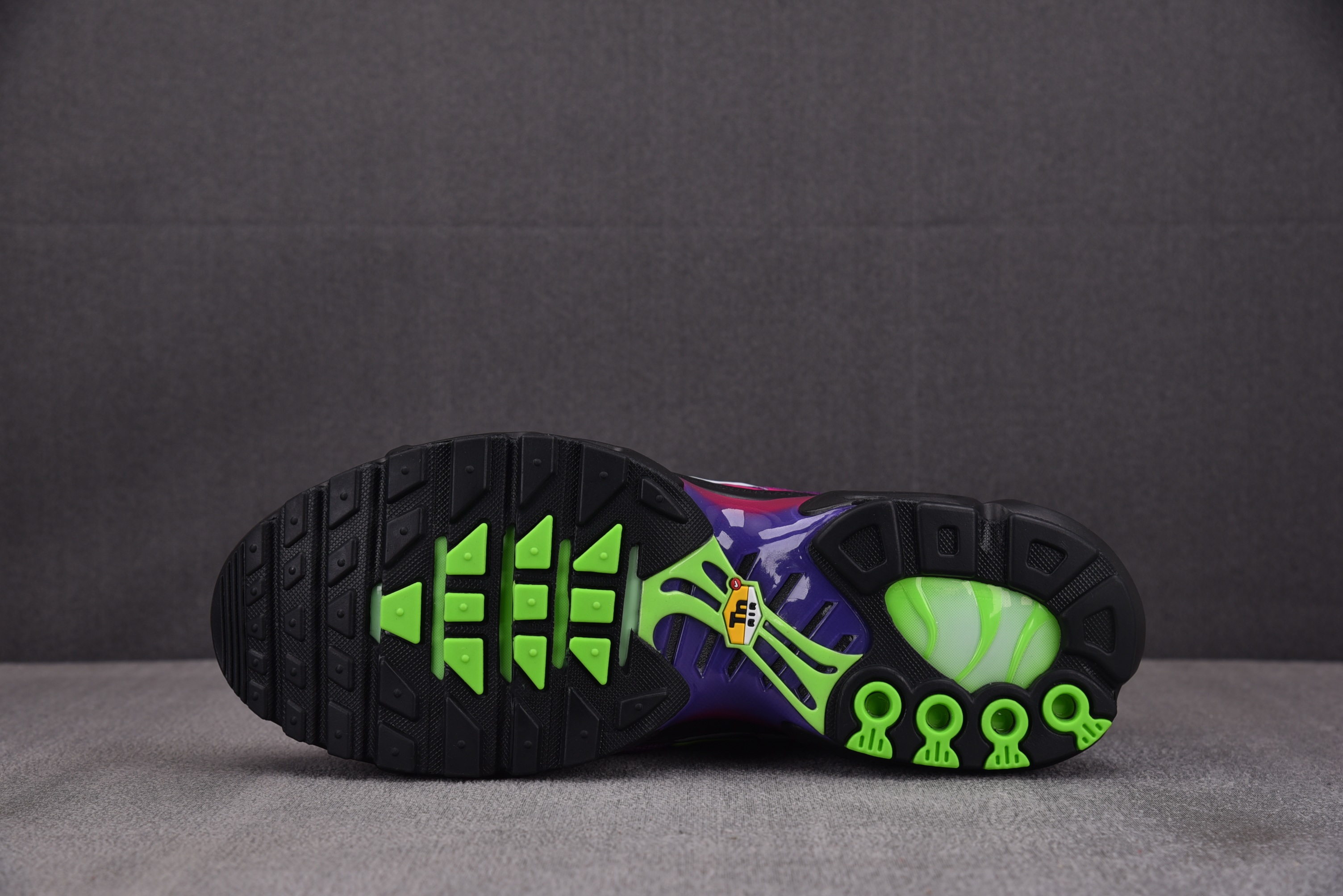 NK Air Max Plus Rebellious Air 红黑 -610#YZ039-339-47.