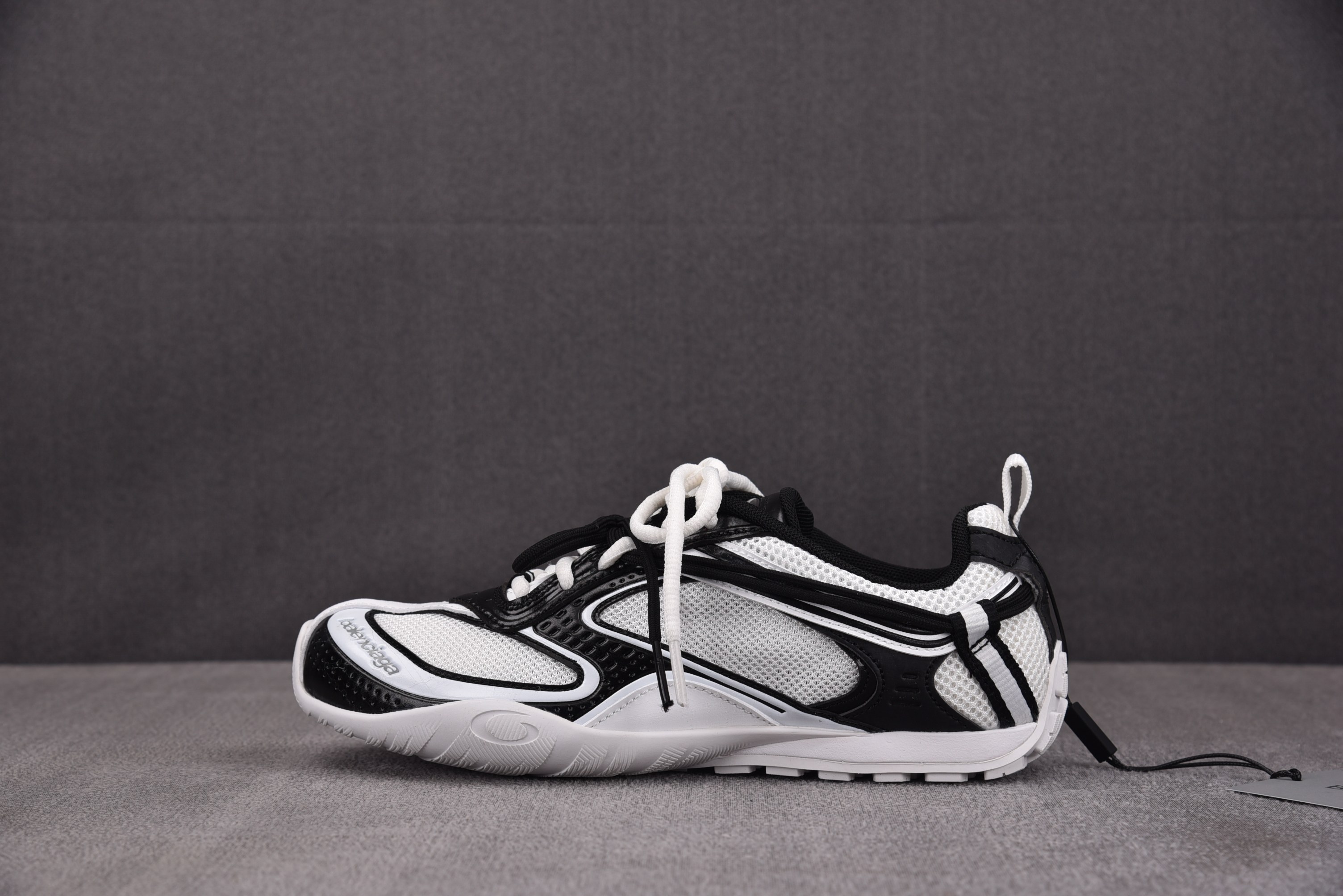 Balenciaga Radar 白黑 #YZ009-0335-45