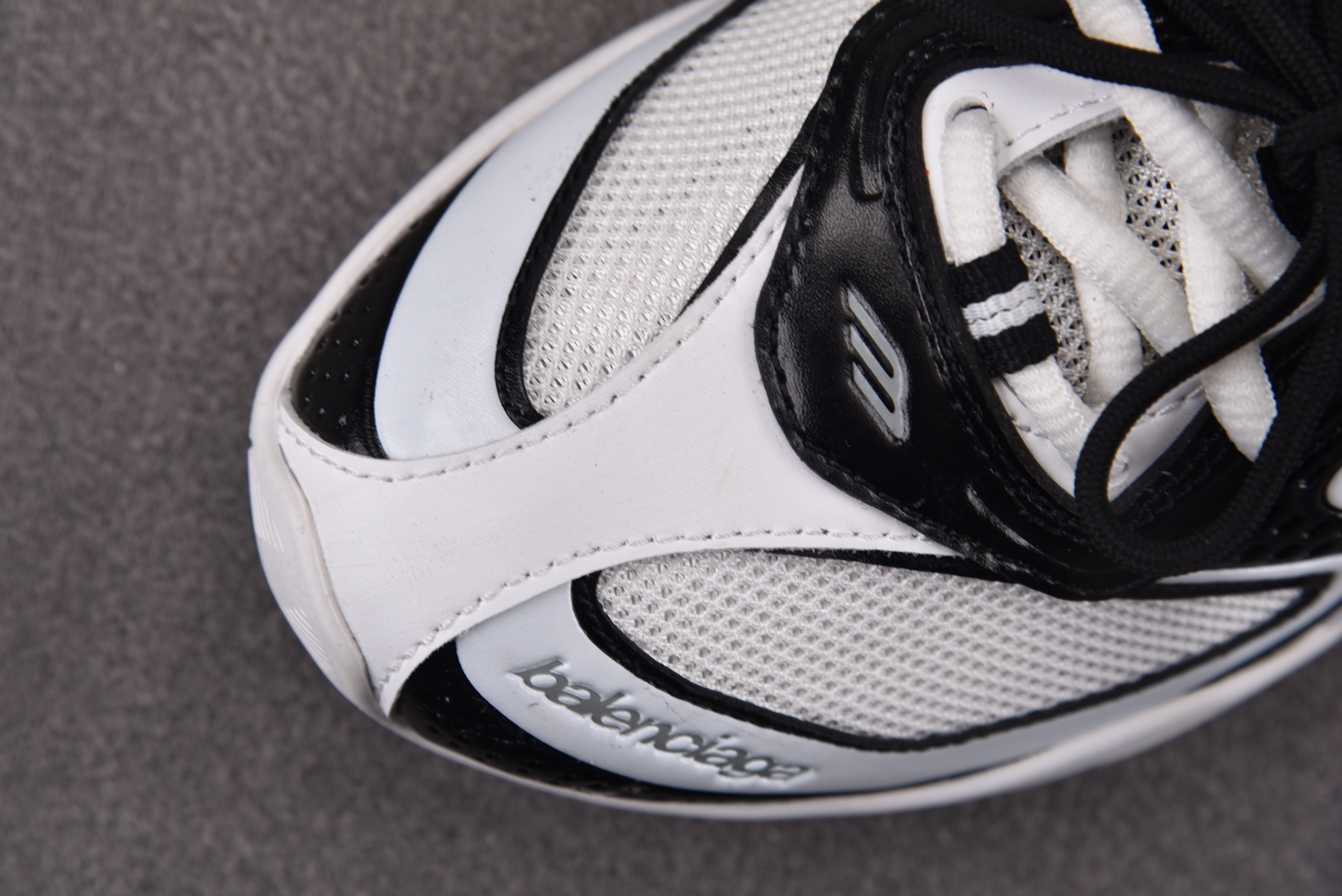 Balenciaga Radar 白黑 #YZ009-0335-45
