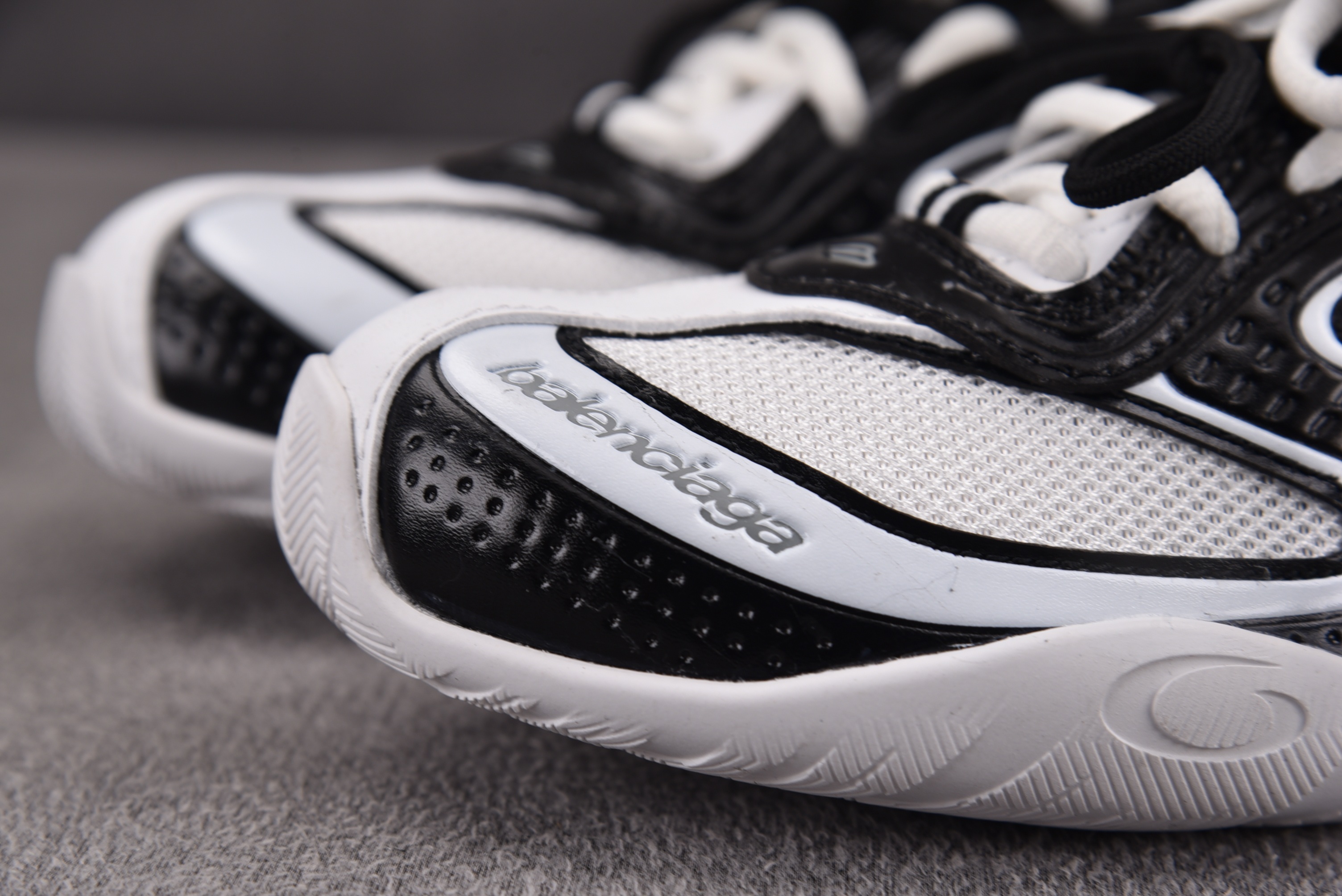 Balenciaga Radar 白黑 #YZ009-0335-45