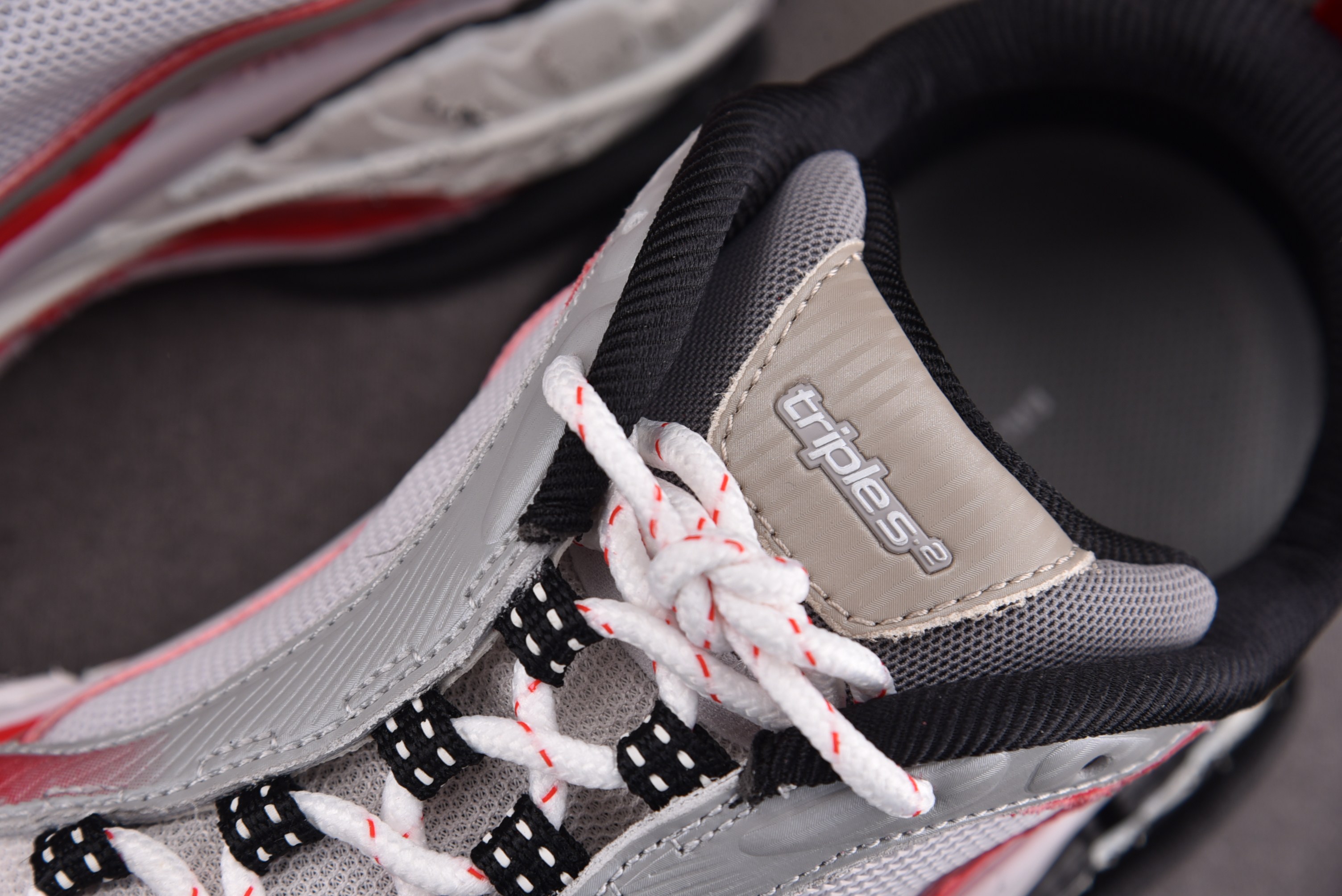 Balenciaga Triple S 2 灰红 #YZ009-0335-46