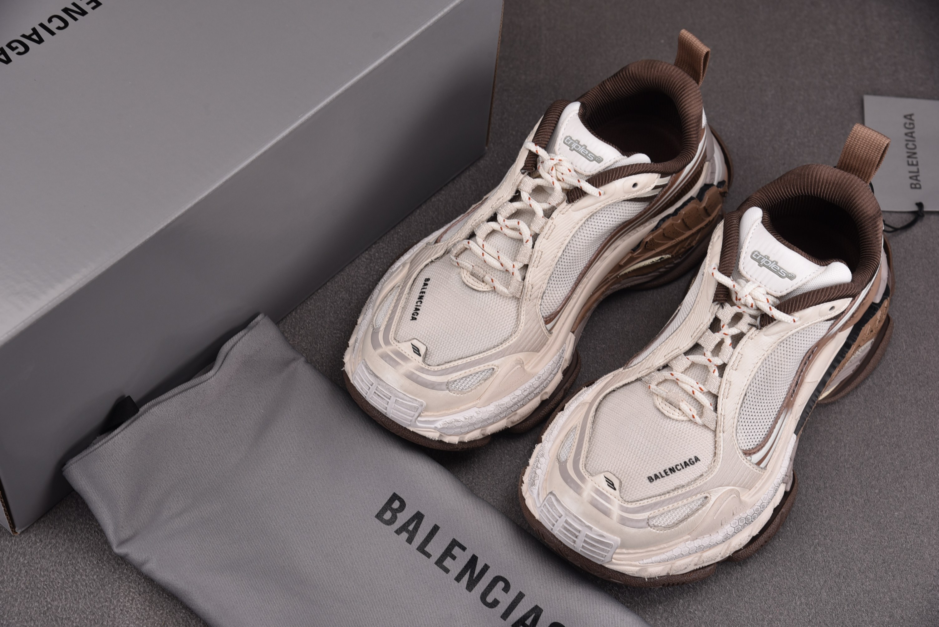 Balenciaga Triple S 2 米棕 #YZ009-0335-46