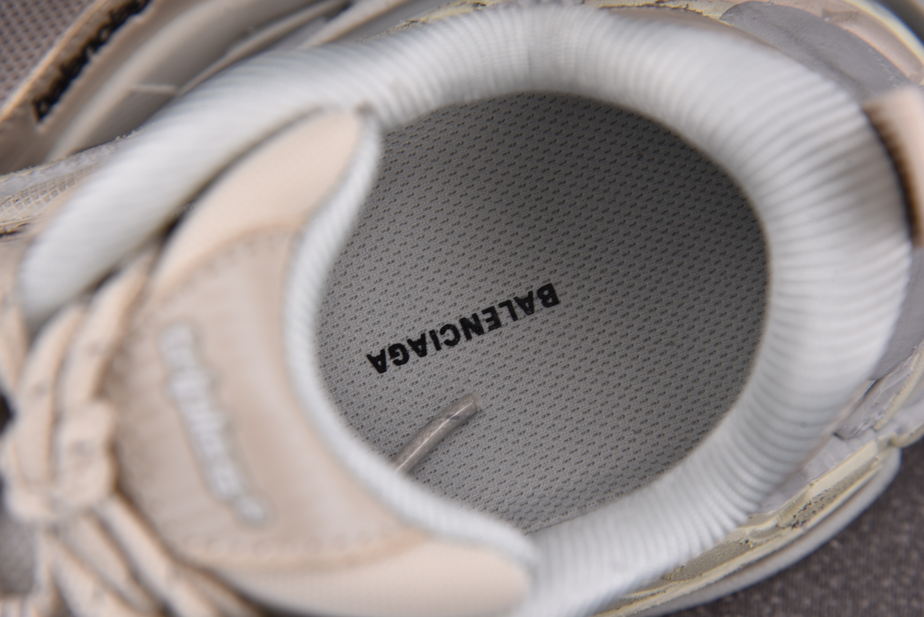 Balenciaga Triple S 2 米色 #YZ009-0335-46