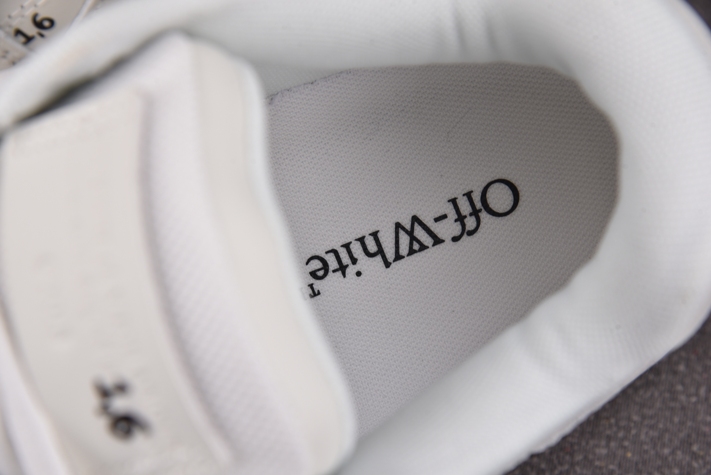 【纯原】OFF-WHITE Out of Office 白色涂鸦 #YZ00236-47