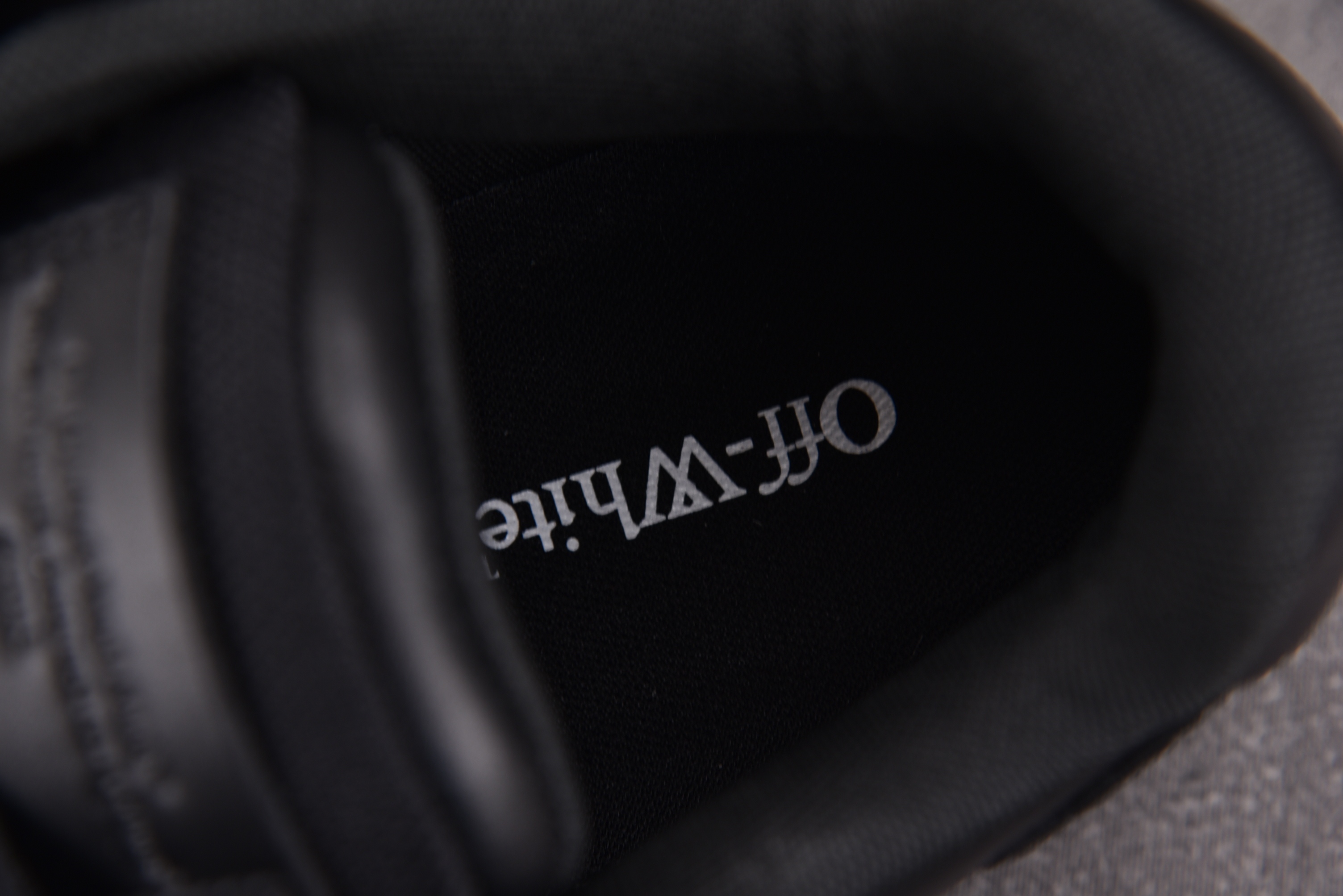 【纯原】OFF-WHITE Out of Office 黑色 #YZ00236-47