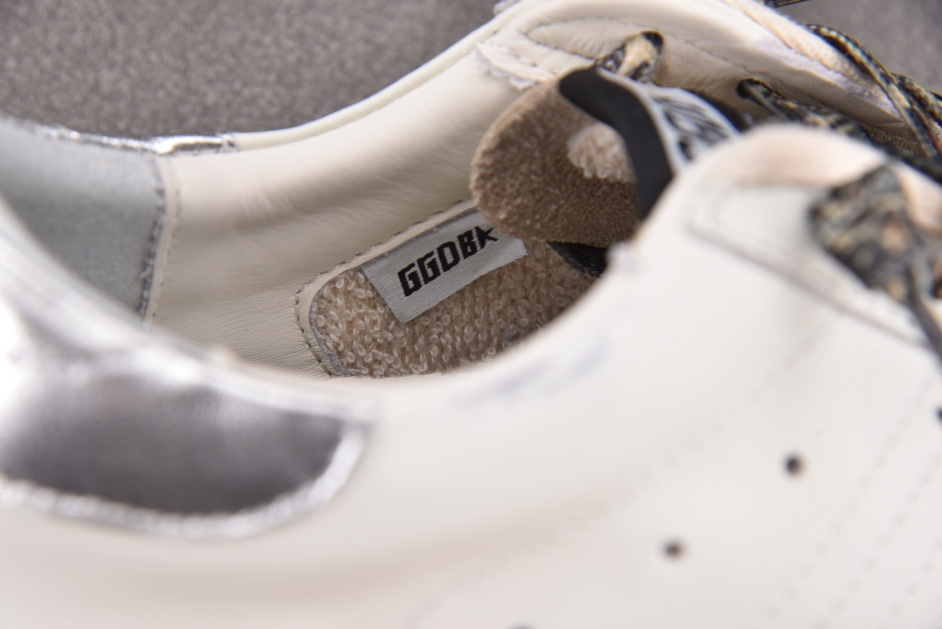 Golden Goose Ball Star 白色 红星  #YZ00636-46