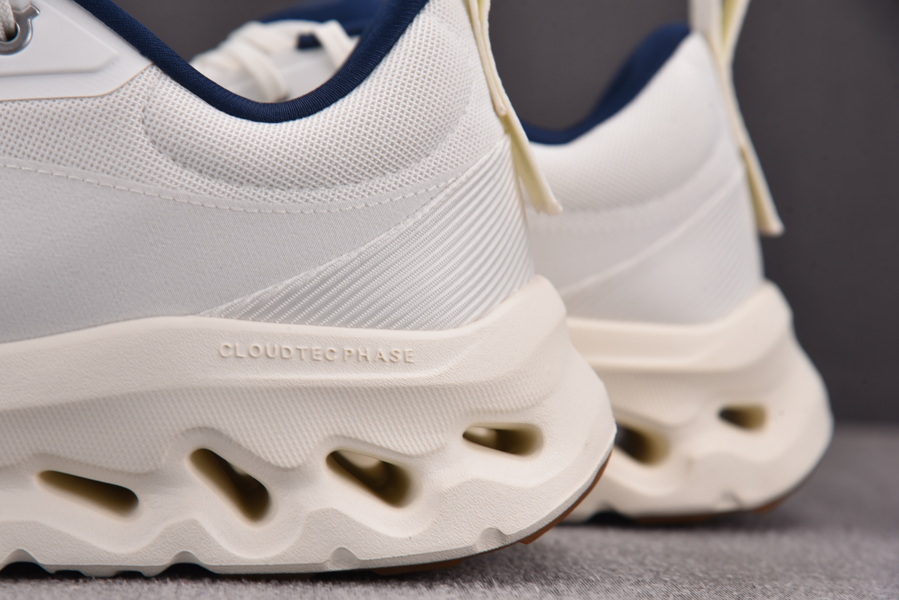 On x LOEWE Cloudtilt 2.0 白蓝 #YZ00436-47