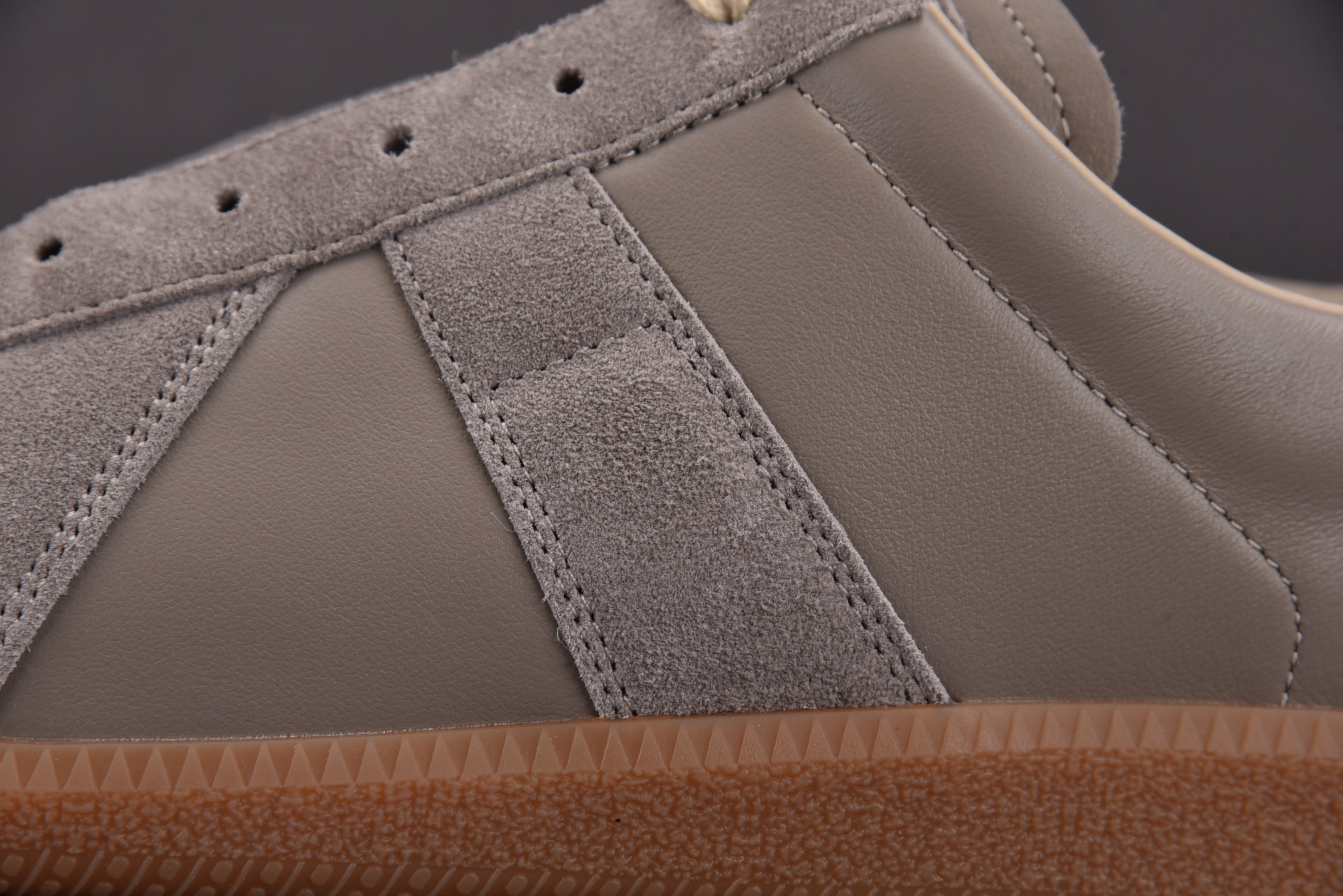 Maison Margiela Replica Painted 梅森·马吉拉 灰棕 #YZ00640-4