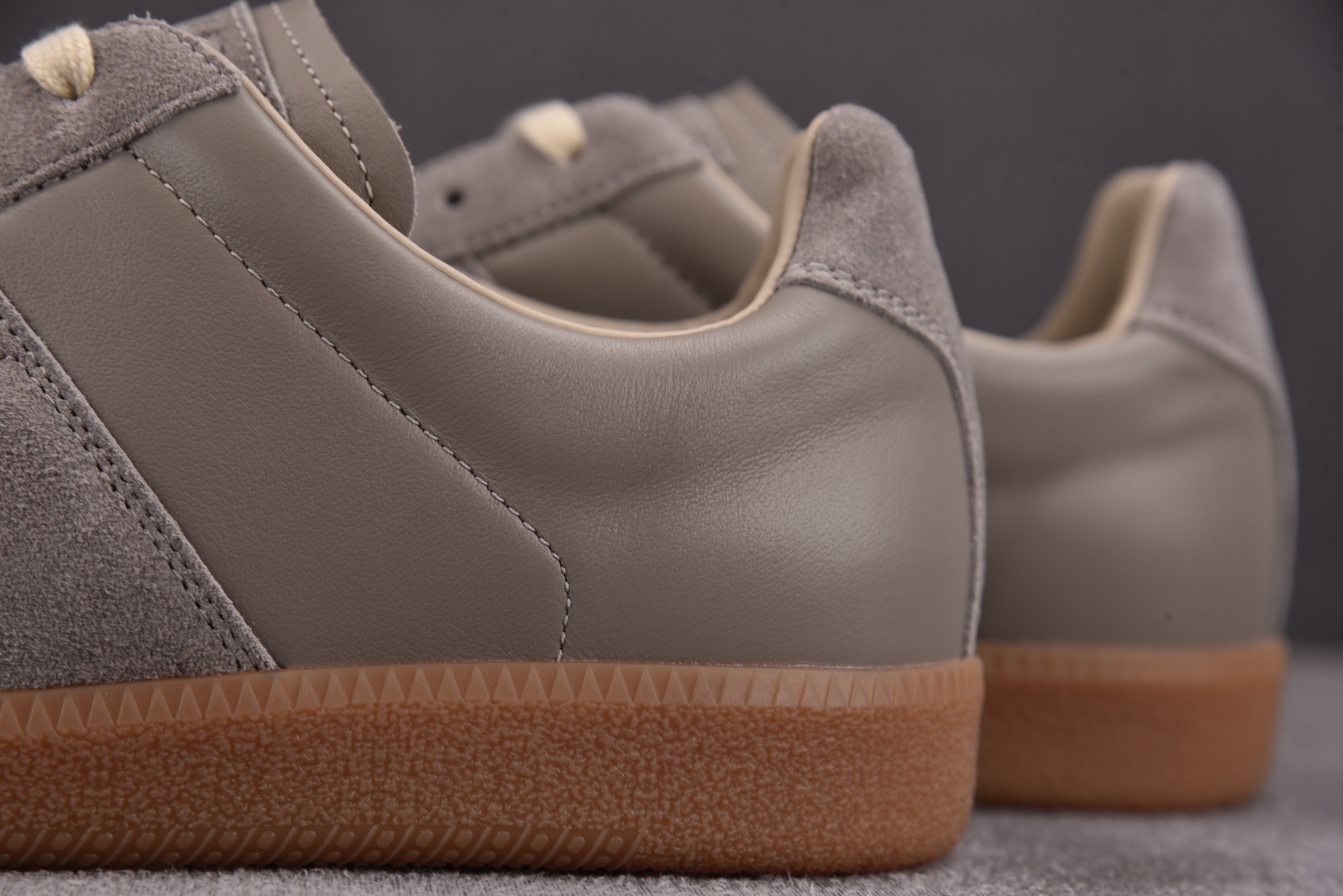 Maison Margiela Replica Painted 梅森·马吉拉 灰棕 #YZ00640-4