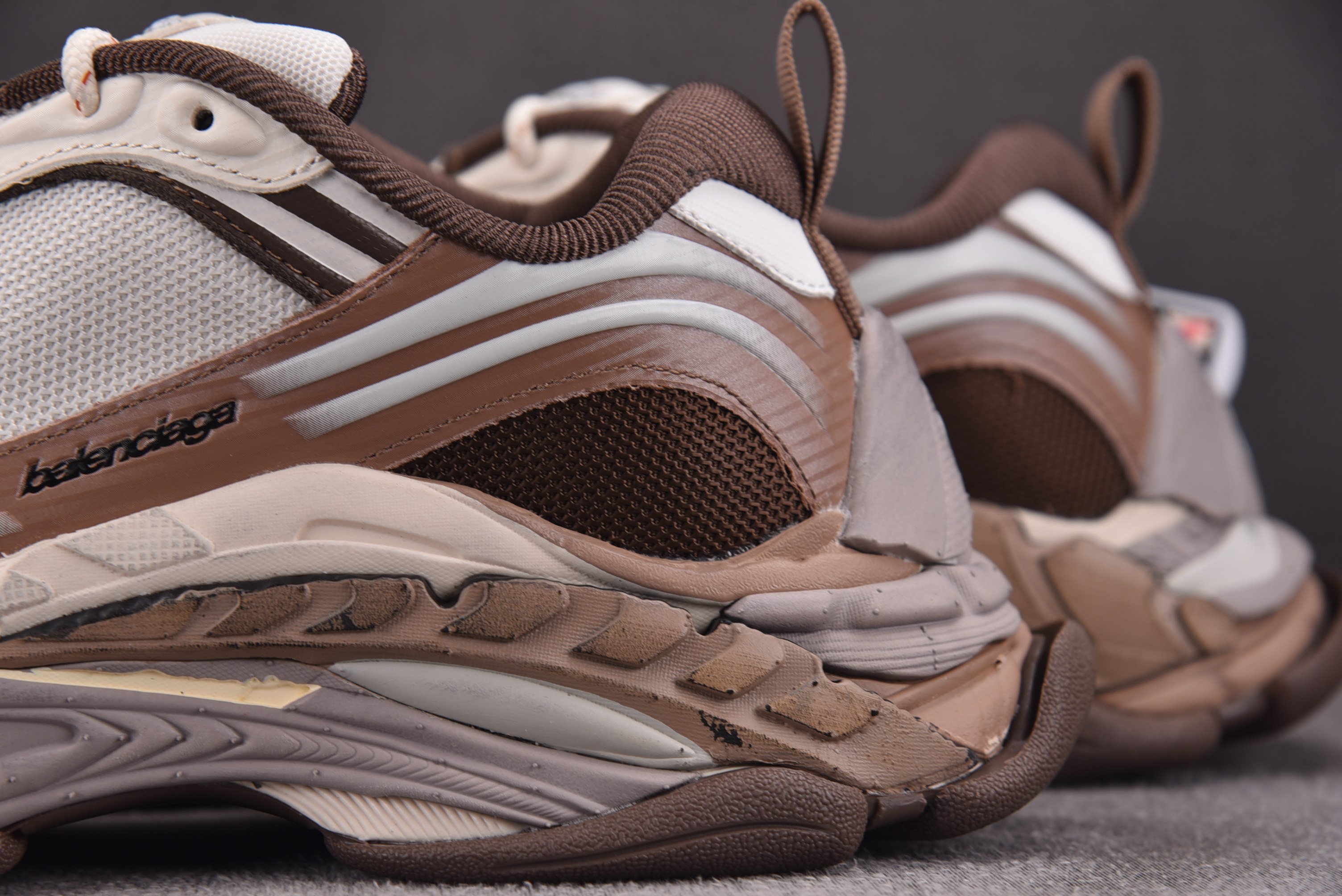 Balenciaga Triple S 2 米棕 #YZ018-535-46