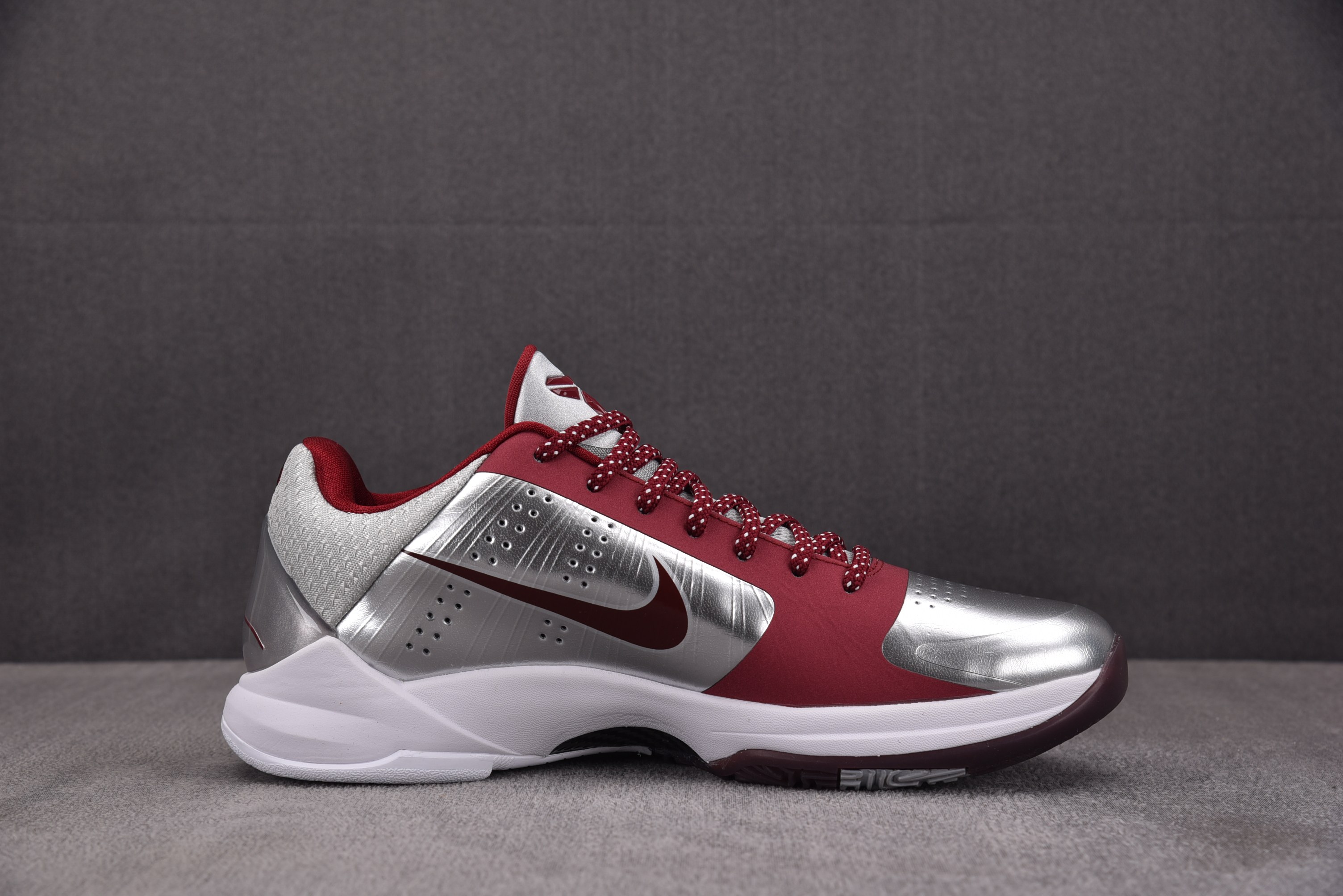 NK Kobe 5 Protro Lower Merion Aces Away 银红 IM0557-00