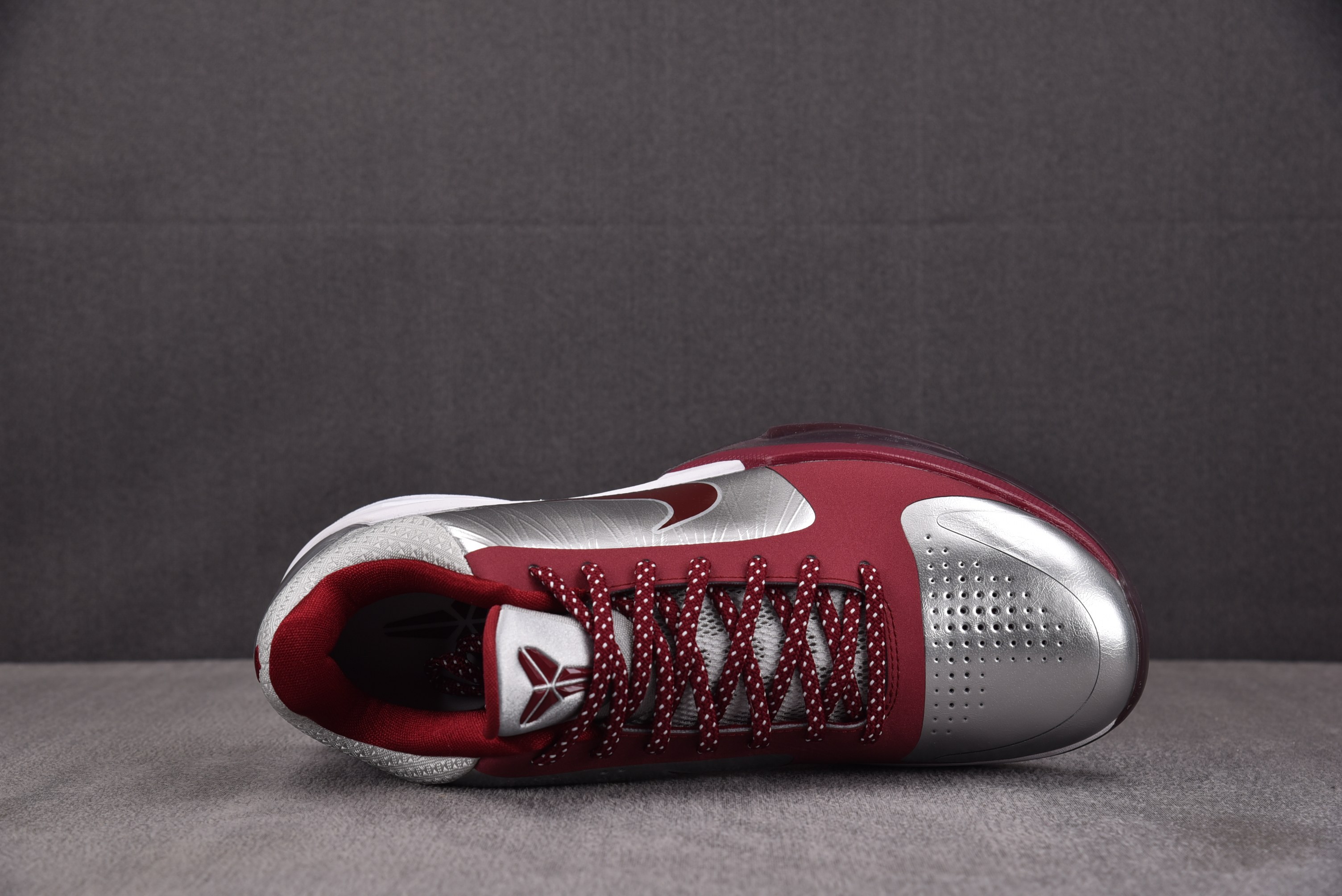 NK Kobe 5 Protro Lower Merion Aces Away 银红 IM0557-00
