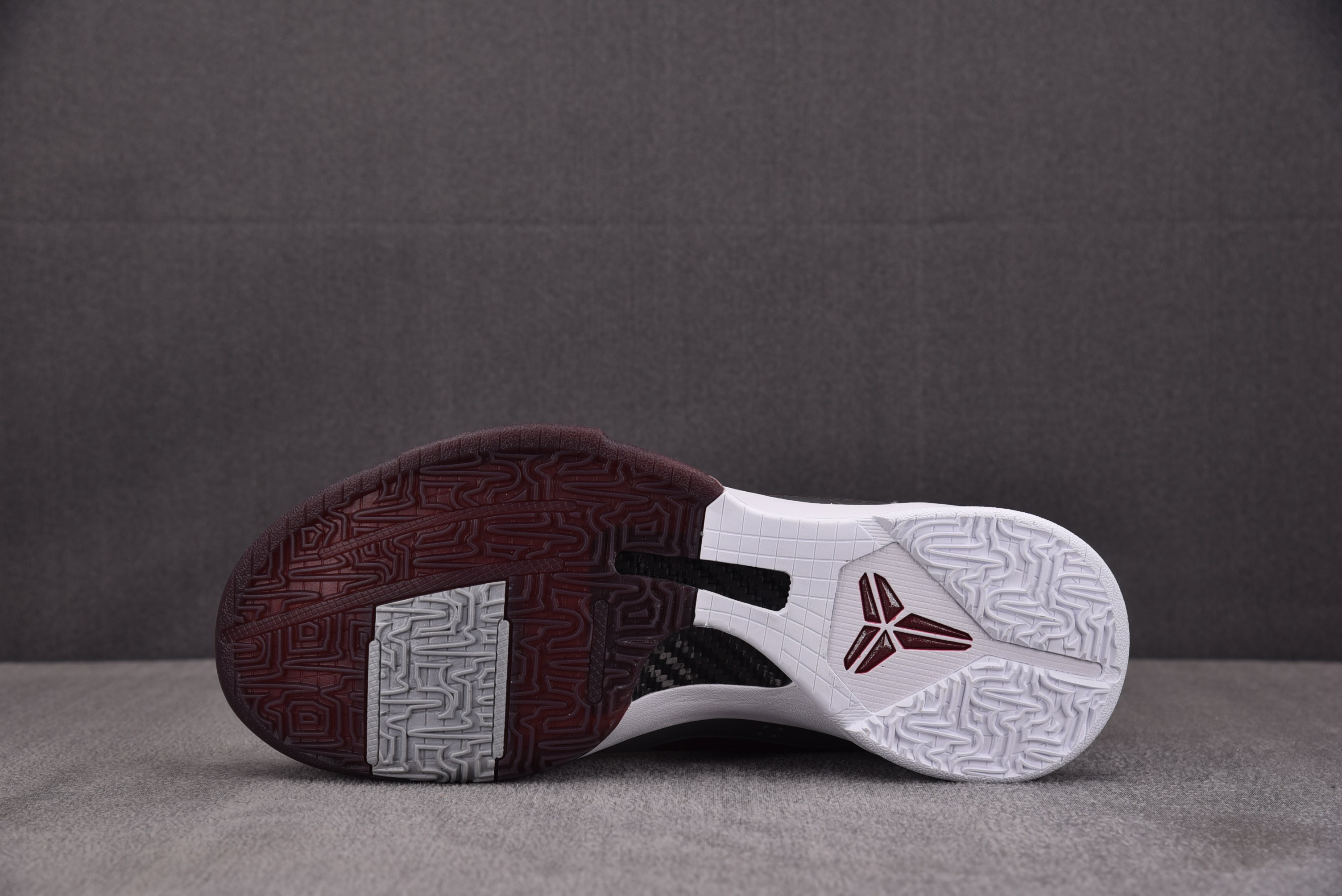 NK Kobe 5 Protro Lower Merion Aces Away 银红 IM0557-00