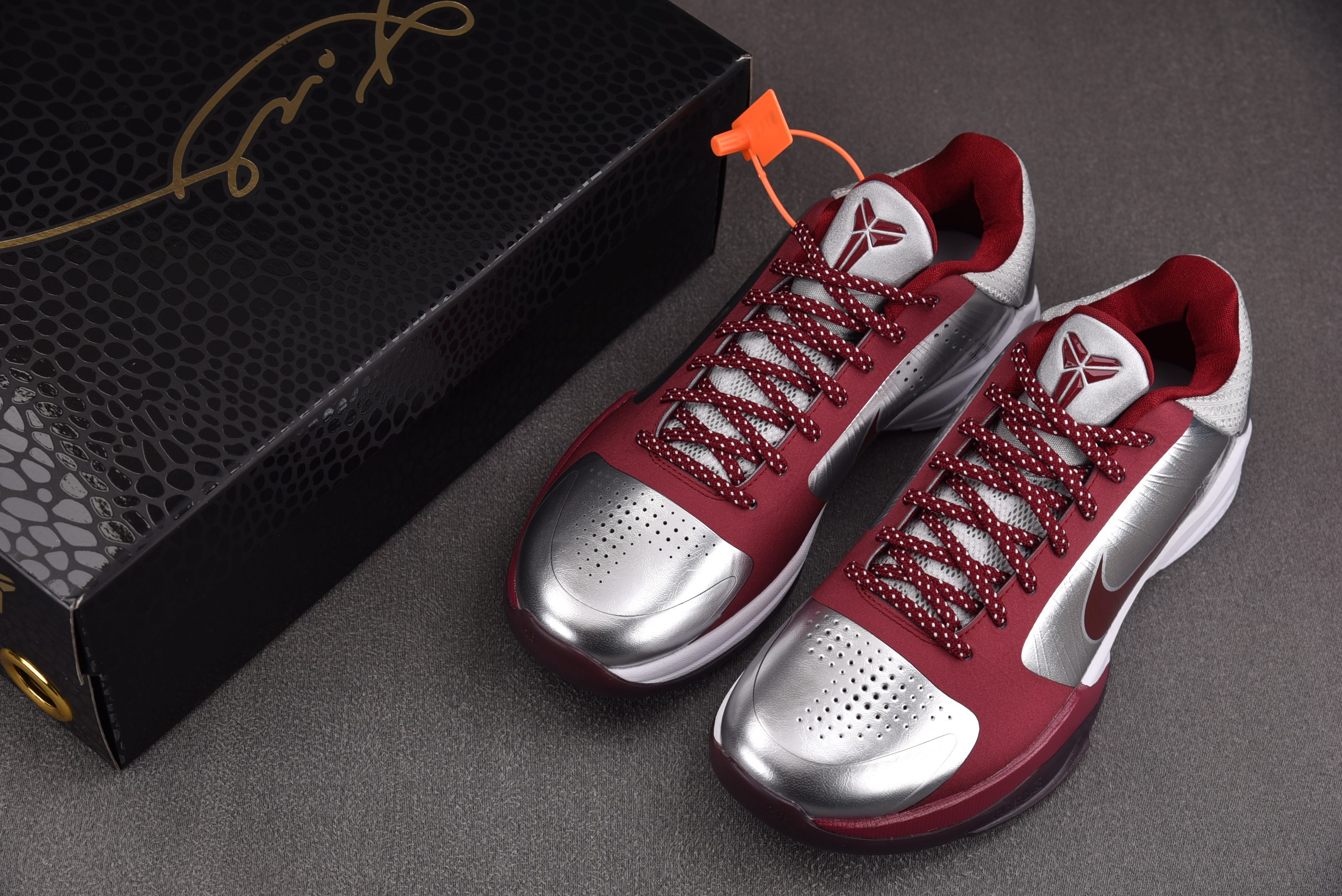 NK Kobe 5 Protro Lower Merion Aces Away 银红 IM0557-00