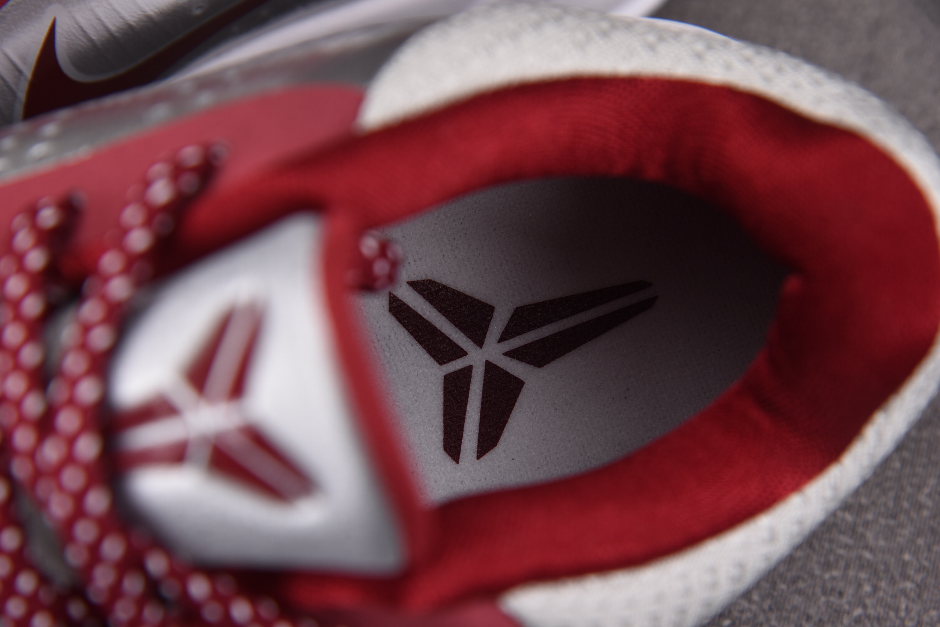 NK Kobe 5 Protro Lower Merion Aces Away 银红 IM0557-00