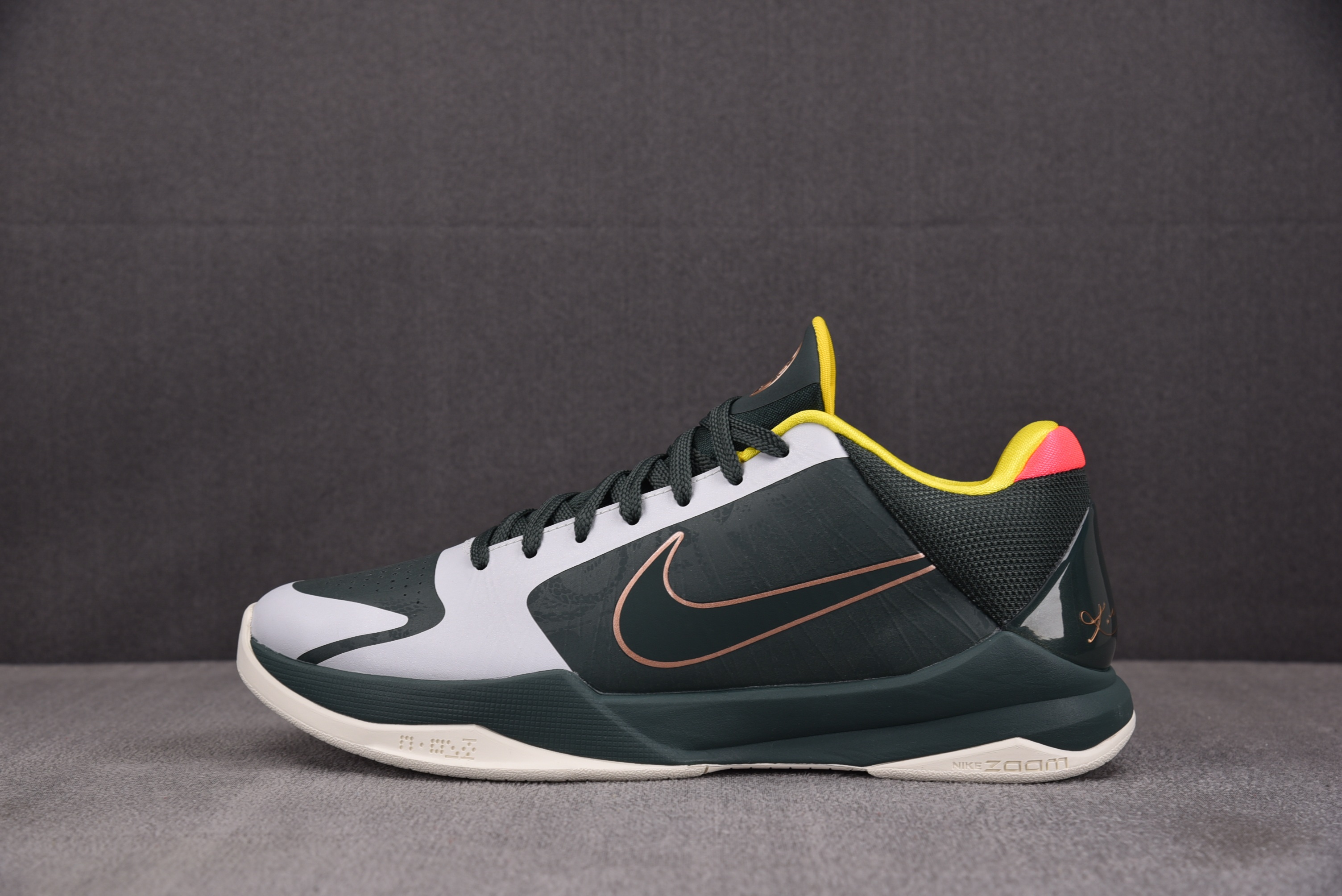 NK Zoom Kobe 5 Protro EYBL 绿白 CD4991-300 YZ012-140-4