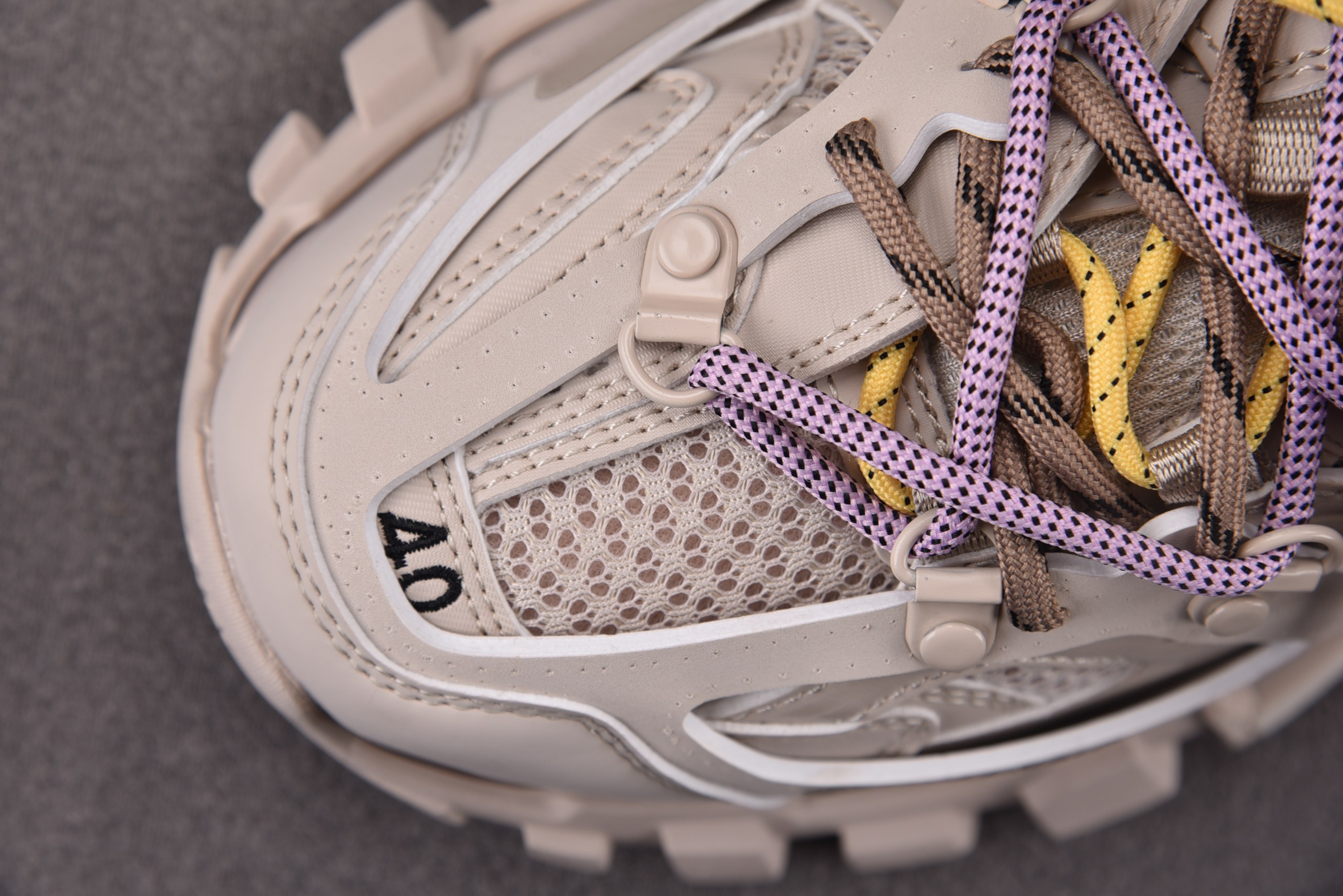 Balenciaga Track Trail Laces 灰褐色 YZ01835-46