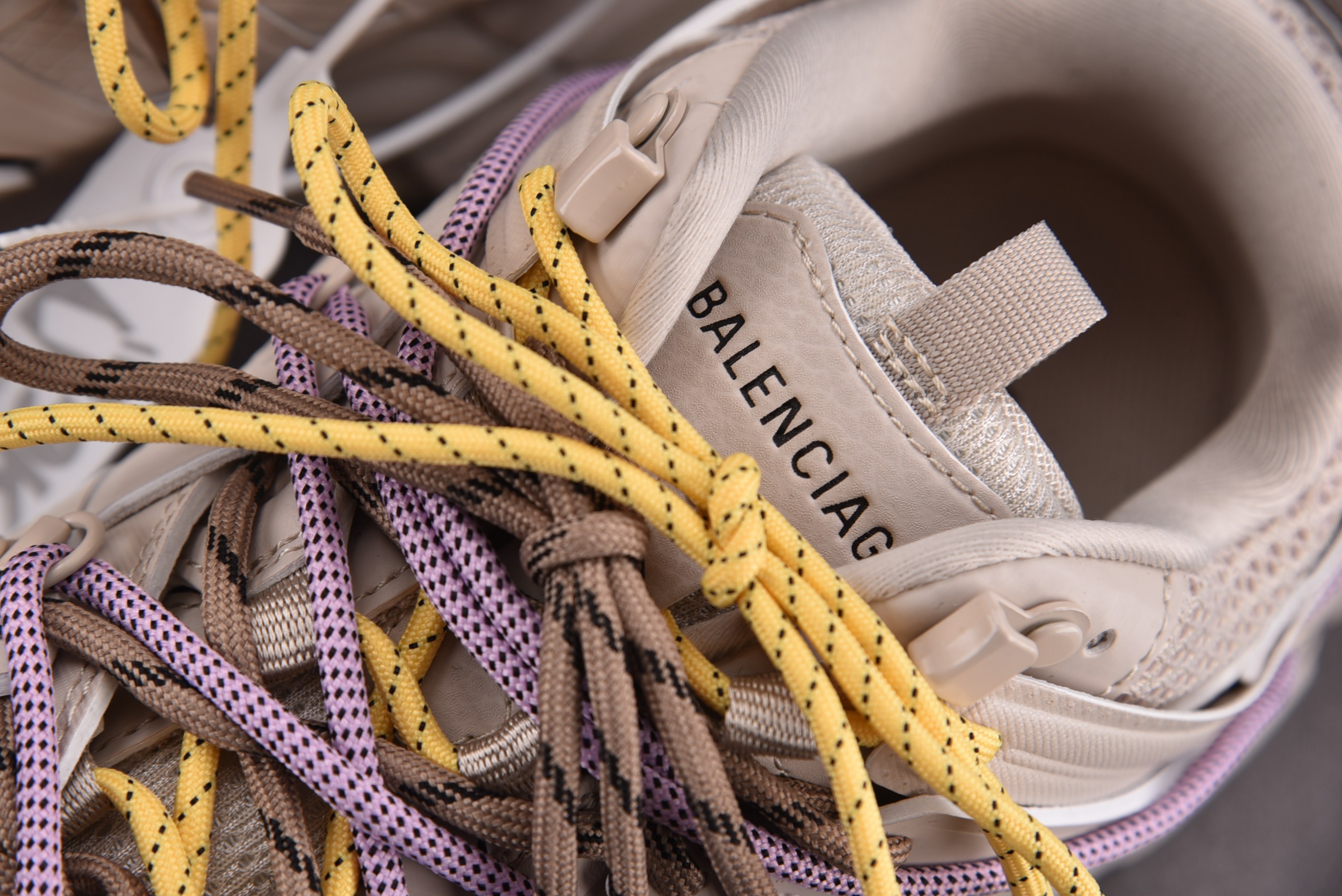 Balenciaga Track Trail Laces 灰褐色 YZ01835-46