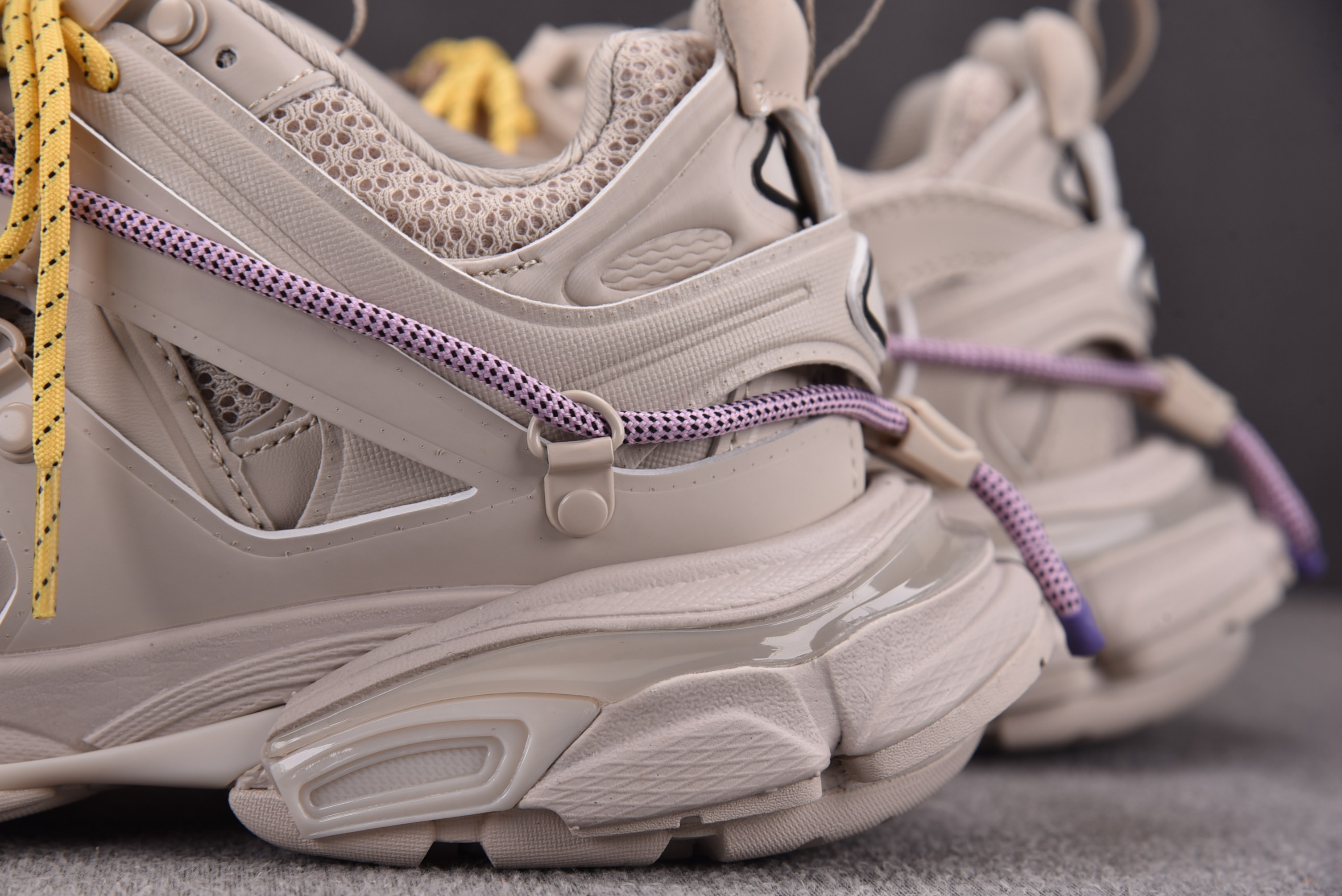 Balenciaga Track Trail Laces 灰褐色 YZ01835-46