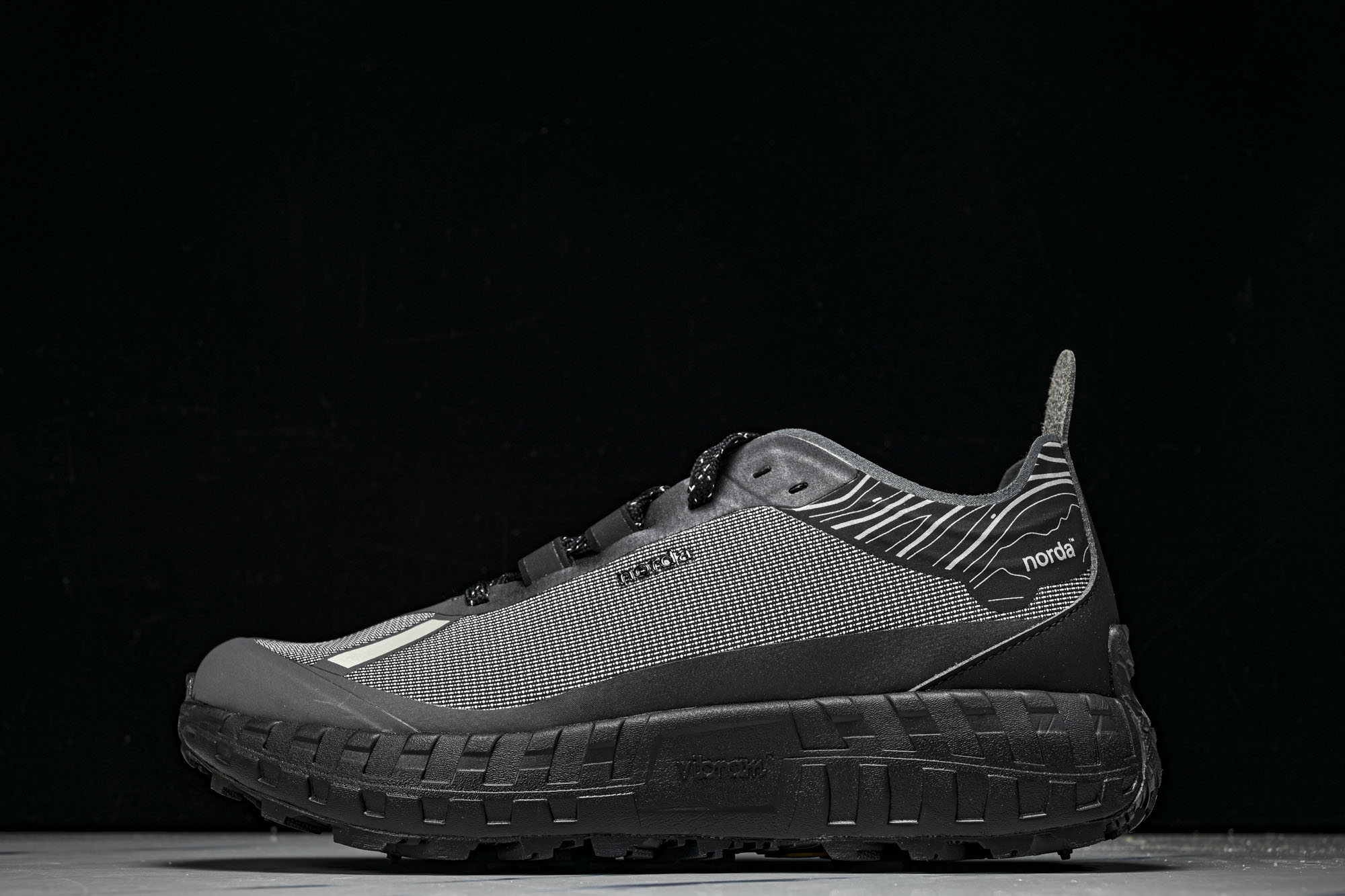 NORDA 001 Anti Slip Wear Resistant 全黑白22#YZ00436 36.