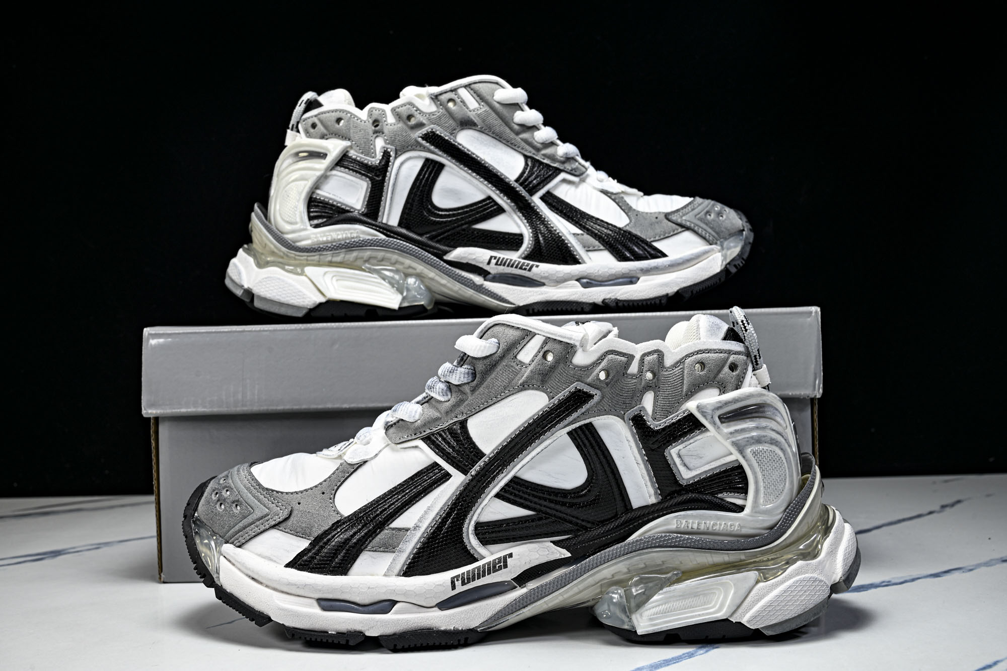 Balenciaga Runner LED 巴黎世家7.5 最新配色潮流复古休闲鞋 YZ018-5#全新