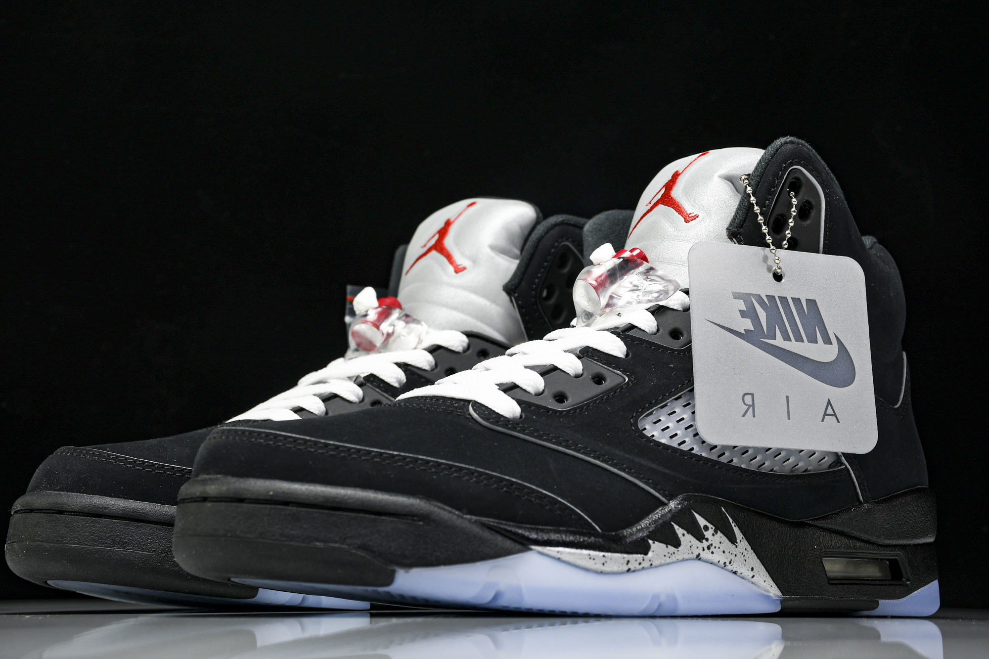 Air Jordan 5 “Black Metallic Reimagined”复刻黑银色 HF3975