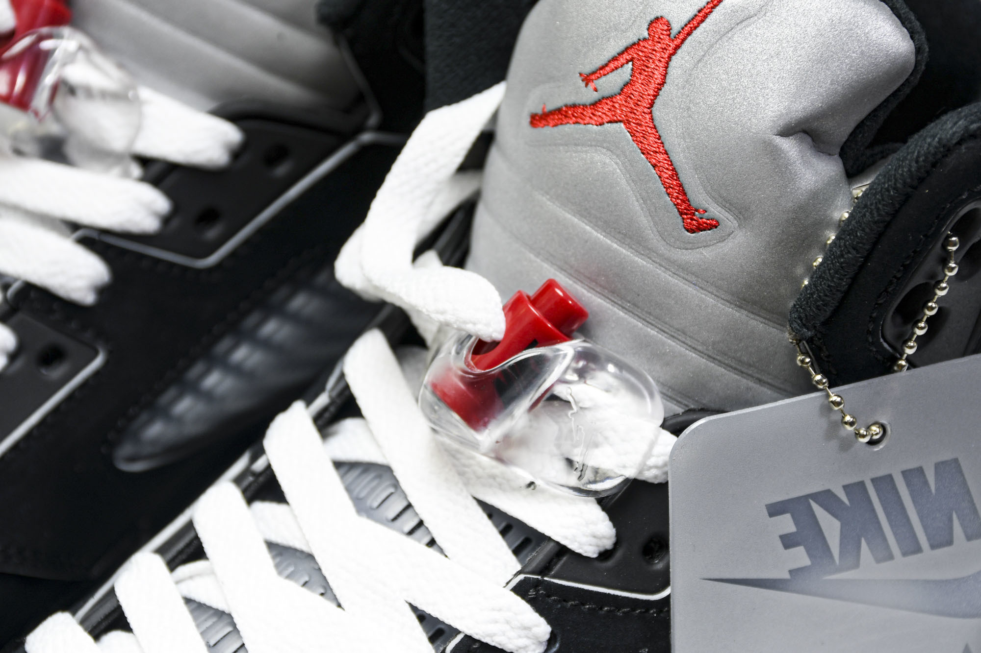 Air Jordan 5 “Black Metallic Reimagined”复刻黑银色 HF3975