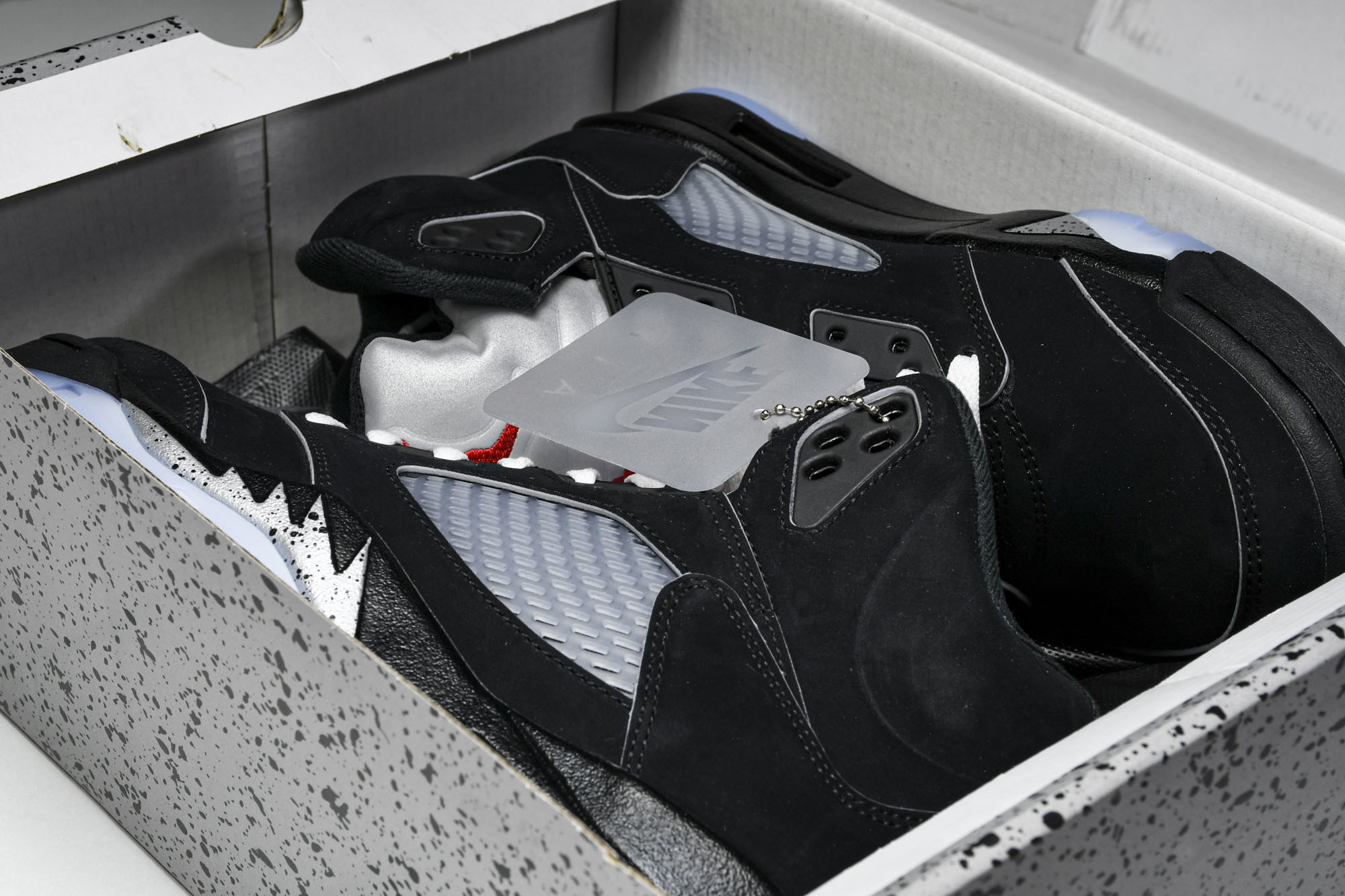 Air Jordan 5 “Black Metallic Reimagined”复刻黑银色 HF3975