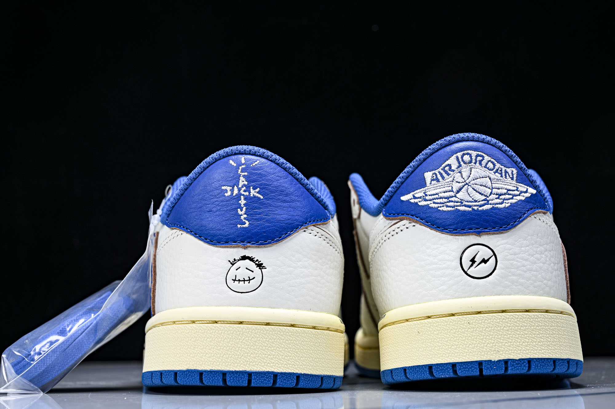 Fragment Design x Travis Scott Air Jordan 1 Low OG S