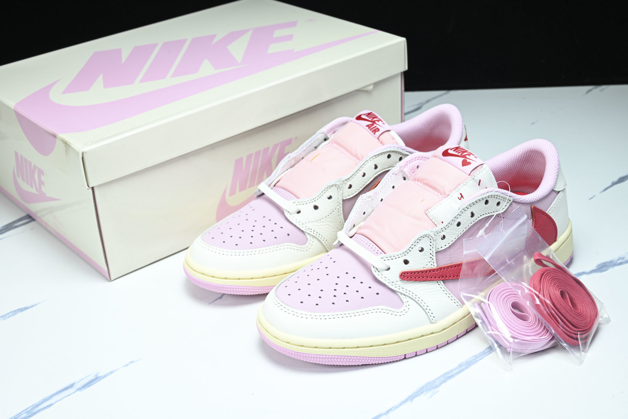 Travis Scott x Air Jordan 1 Low OG AJ1 乔1倒勾低帮 IQ7604