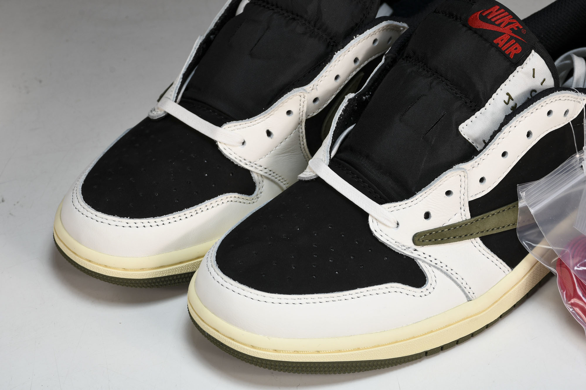 Travis Scott x Air Jordan 1 Low OG WMNS“Olive”橄榄绿 倒钩