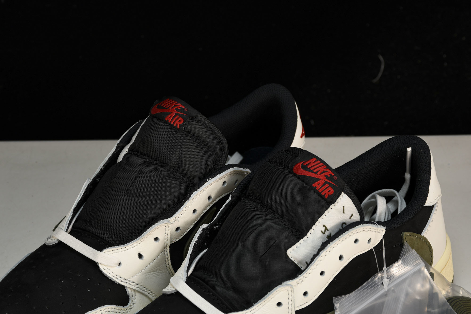 Travis Scott x Air Jordan 1 Low OG WMNS“Olive”橄榄绿 倒钩