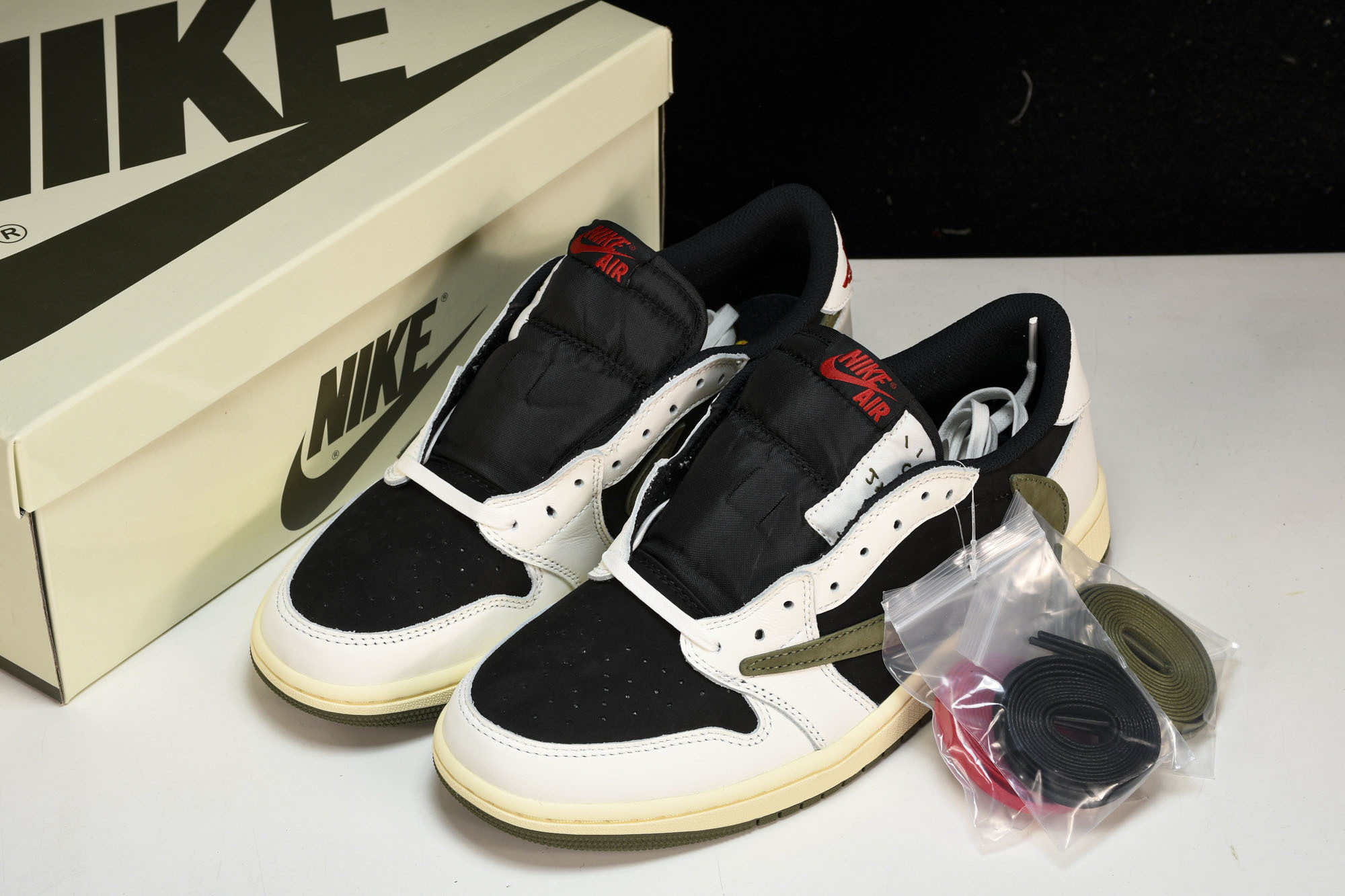 Travis Scott x Air Jordan 1 Low OG WMNS“Olive”橄榄绿 倒钩
