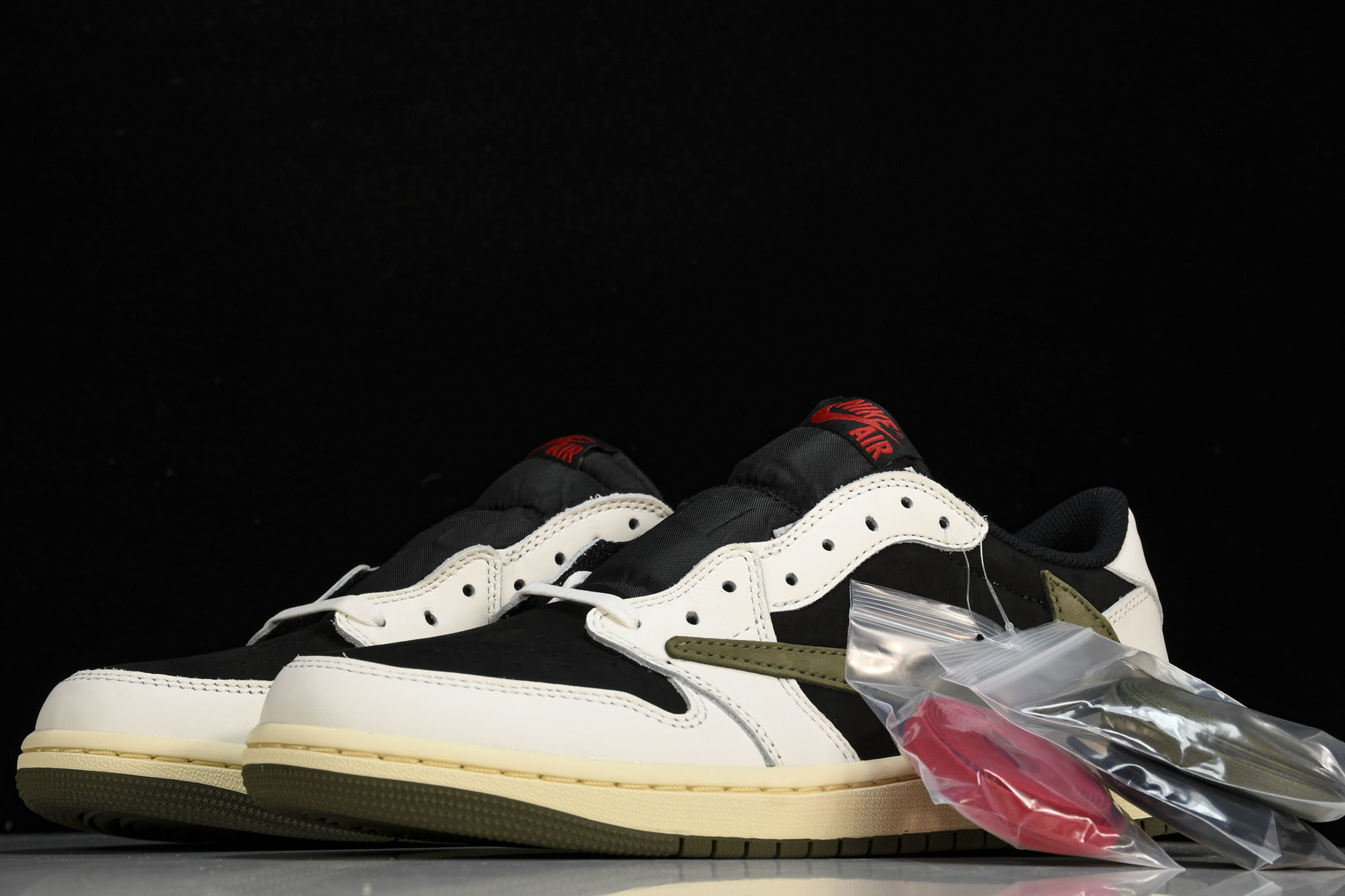 Travis Scott x Air Jordan 1 Low OG WMNS“Olive”橄榄绿 倒钩