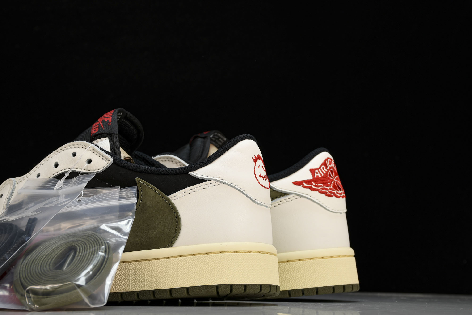 Travis Scott x Air Jordan 1 Low OG WMNS“Olive”橄榄绿 倒钩