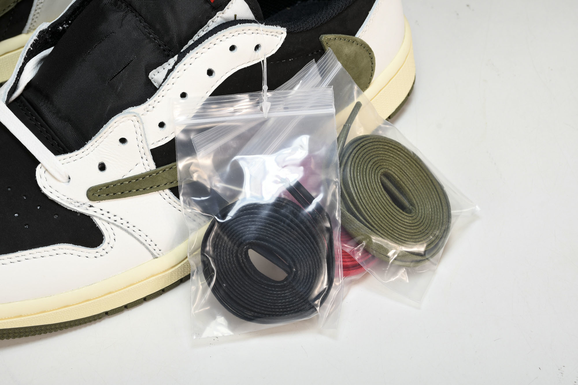 Travis Scott x Air Jordan 1 Low OG WMNS“Olive”橄榄绿 倒钩
