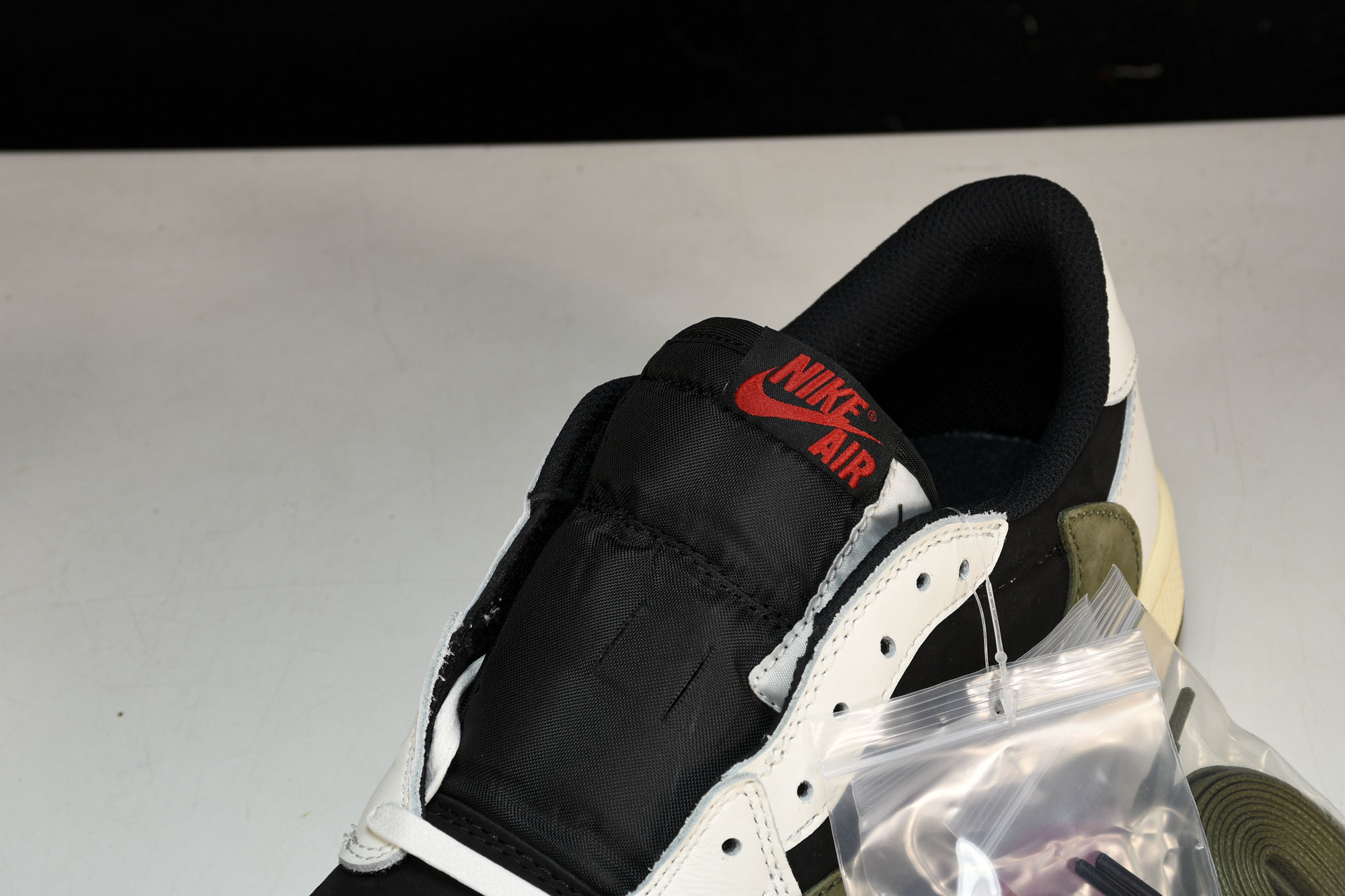 Travis Scott x Air Jordan 1 Low OG WMNS“Olive”橄榄绿 倒钩