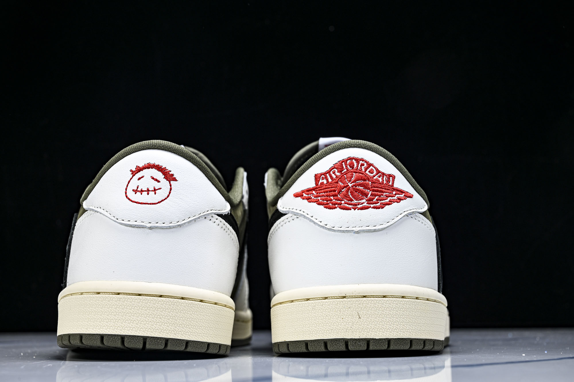 Travis Scott x Air Jordan 1 Low OG“Medium Olive”米绿 D