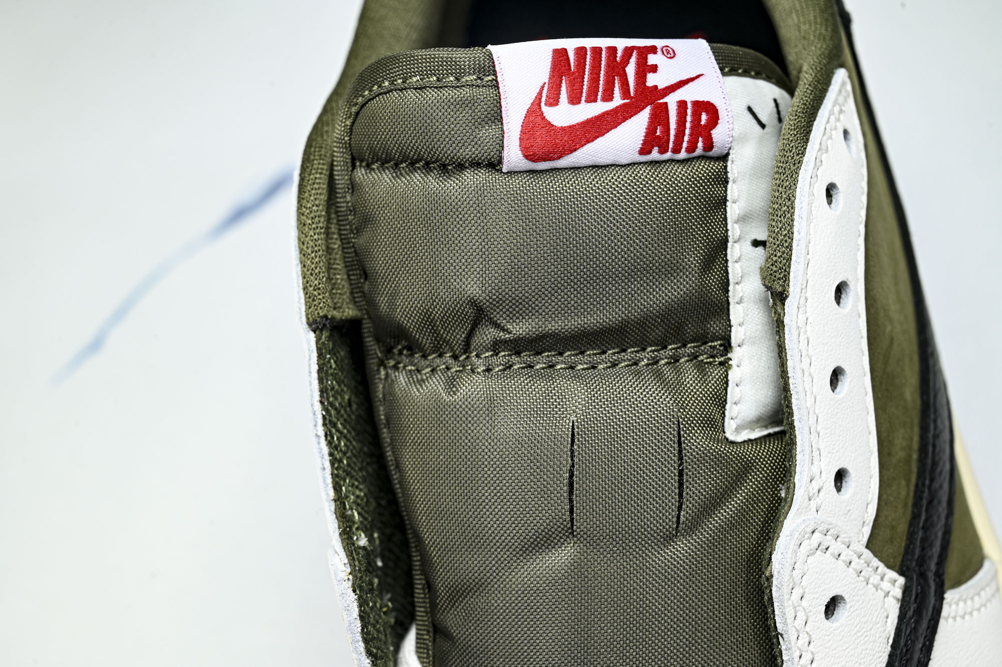 Travis Scott x Air Jordan 1 Low OG“Medium Olive”米绿 D