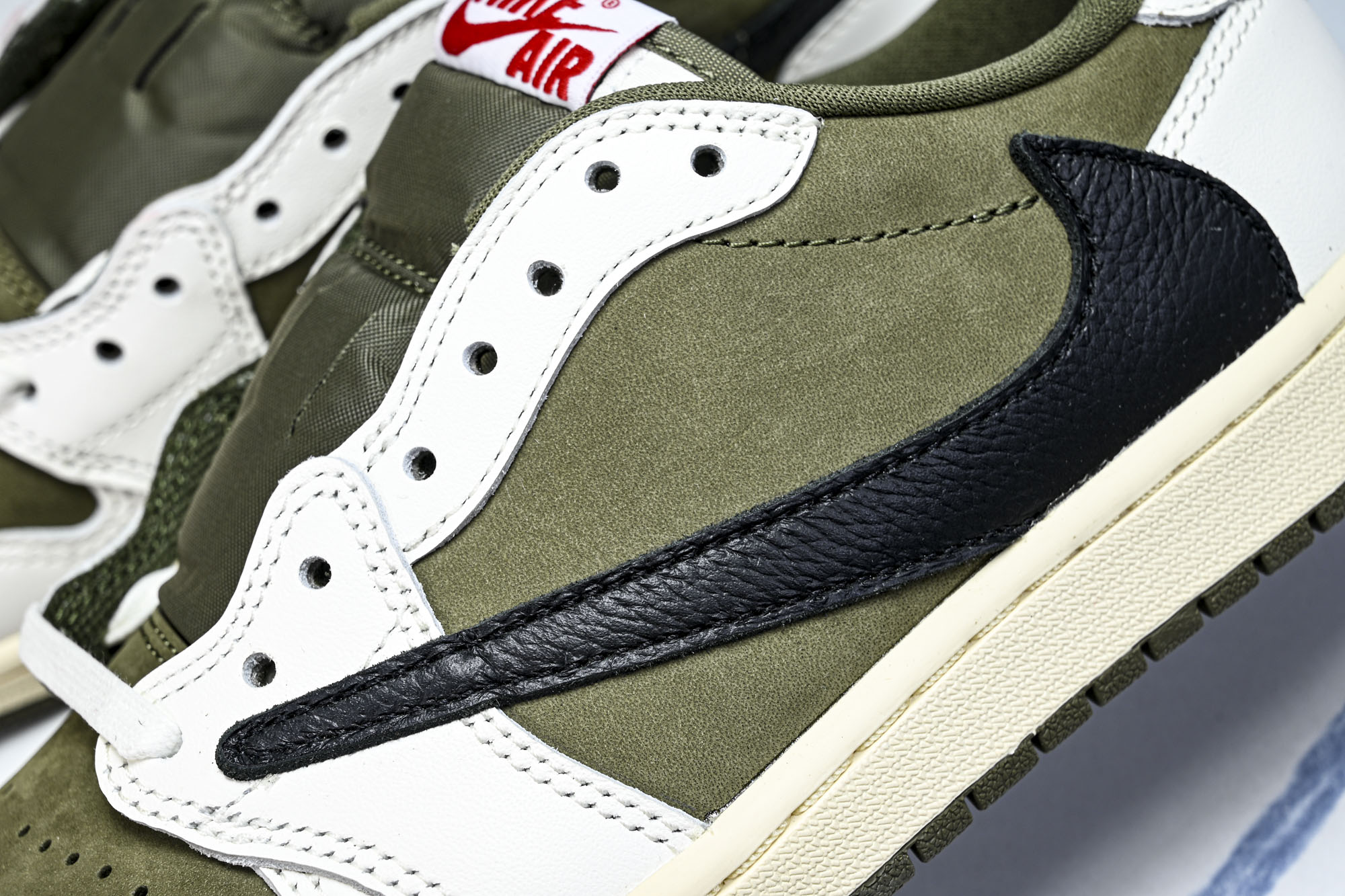 Travis Scott x Air Jordan 1 Low OG“Medium Olive”米绿 D