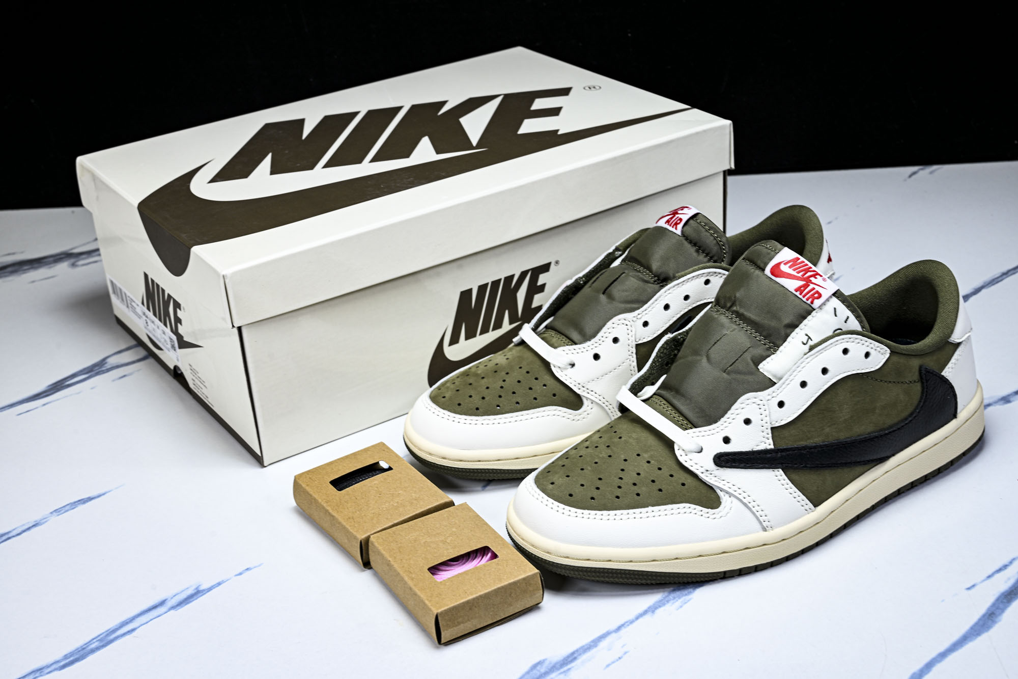 Travis Scott x Air Jordan 1 Low OG“Medium Olive”米绿 D