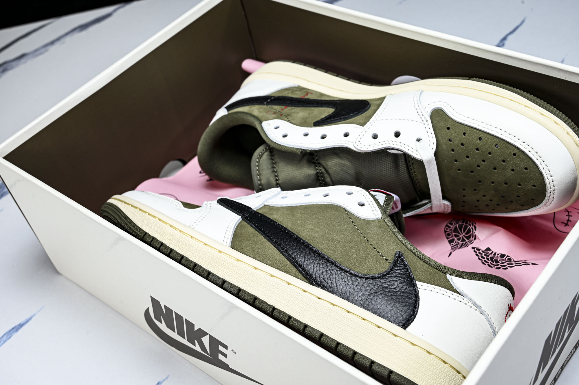 Travis Scott x Air Jordan 1 Low OG“Medium Olive”米绿 D