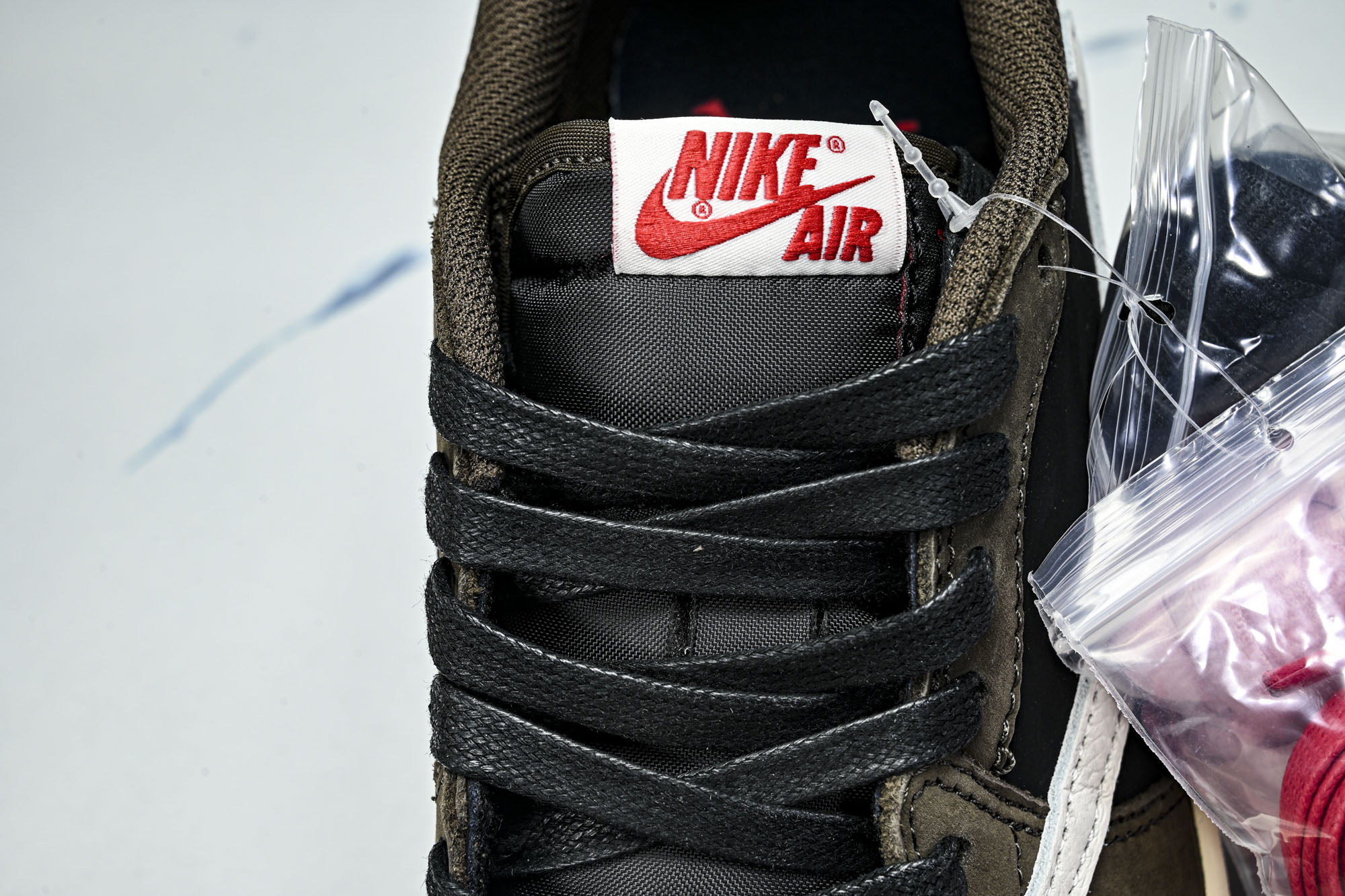 Travis Scott x Air Jordan 1 Low 低帮 倒钩 深棕 CQ4277-001 