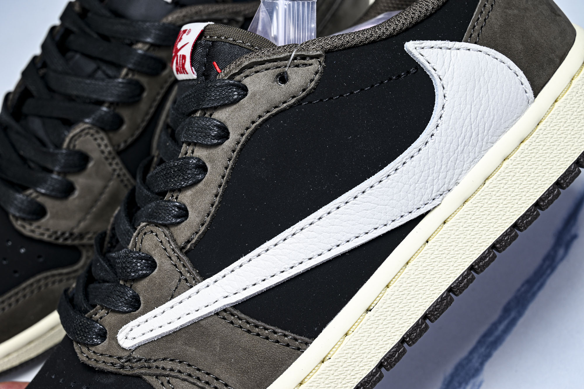 Travis Scott x Air Jordan 1 Low 低帮 倒钩 深棕 CQ4277-001 