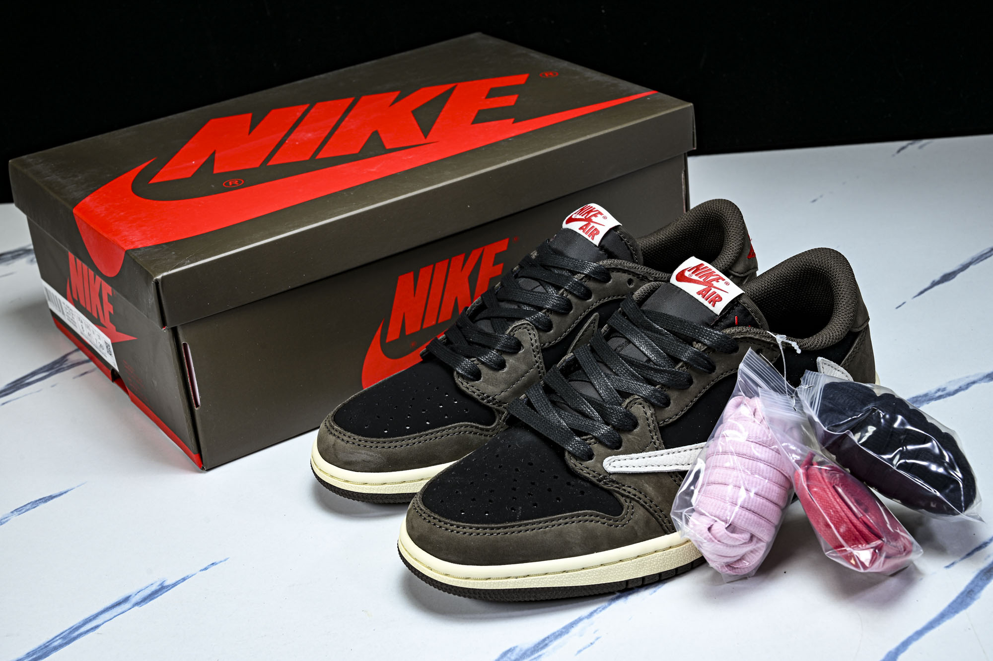 Travis Scott x Air Jordan 1 Low 低帮 倒钩 深棕 CQ4277-001 