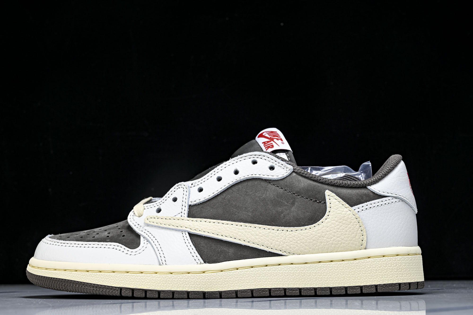 Travis Scott x Air Jordan 1 Reverse Mocha 倒钩摩卡棕白低帮 D