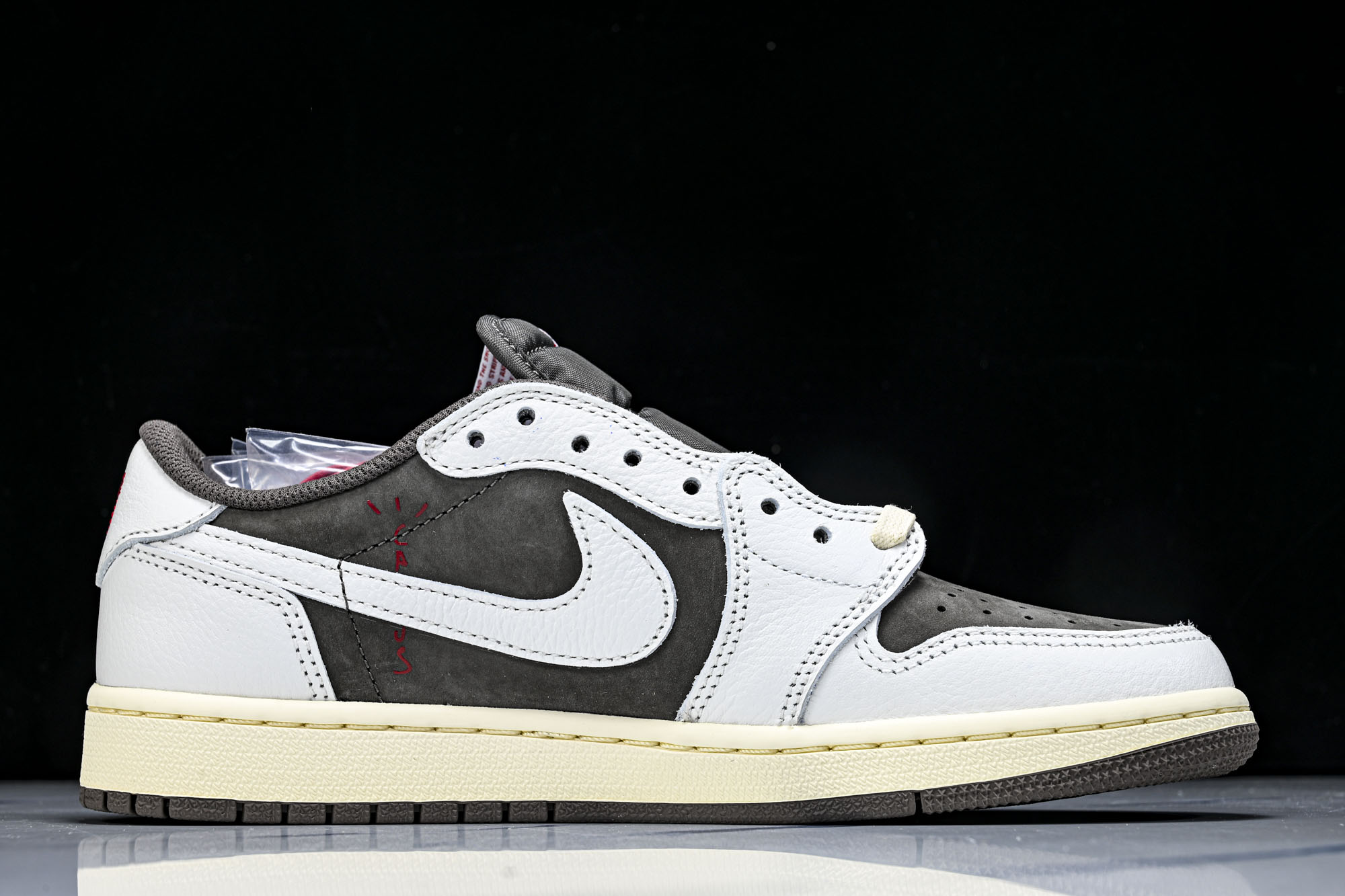 Travis Scott x Air Jordan 1 Reverse Mocha 倒钩摩卡棕白低帮 D